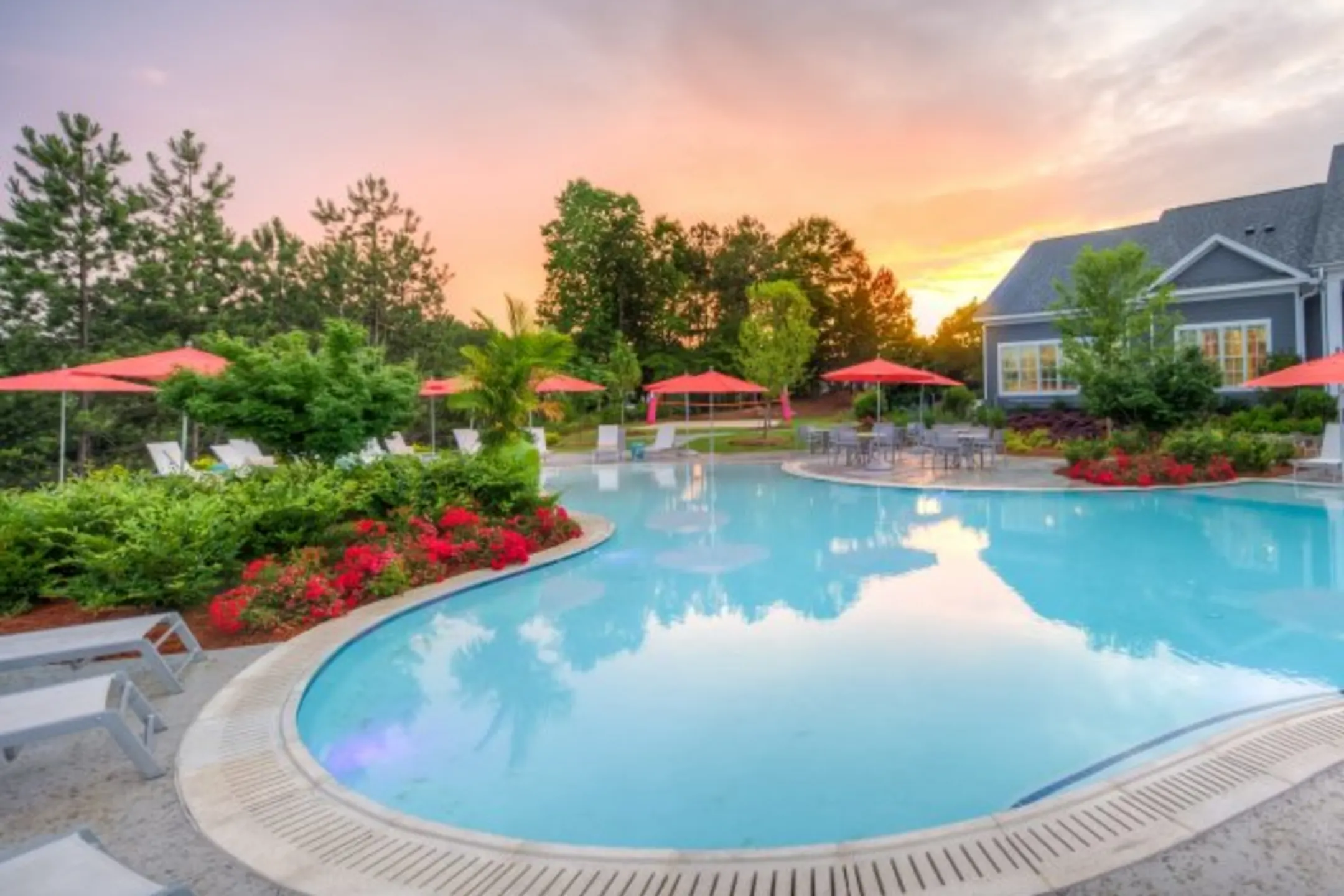 Lullwater Apartments 8400 Veterans Pkwy Columbus, GA Apartments for