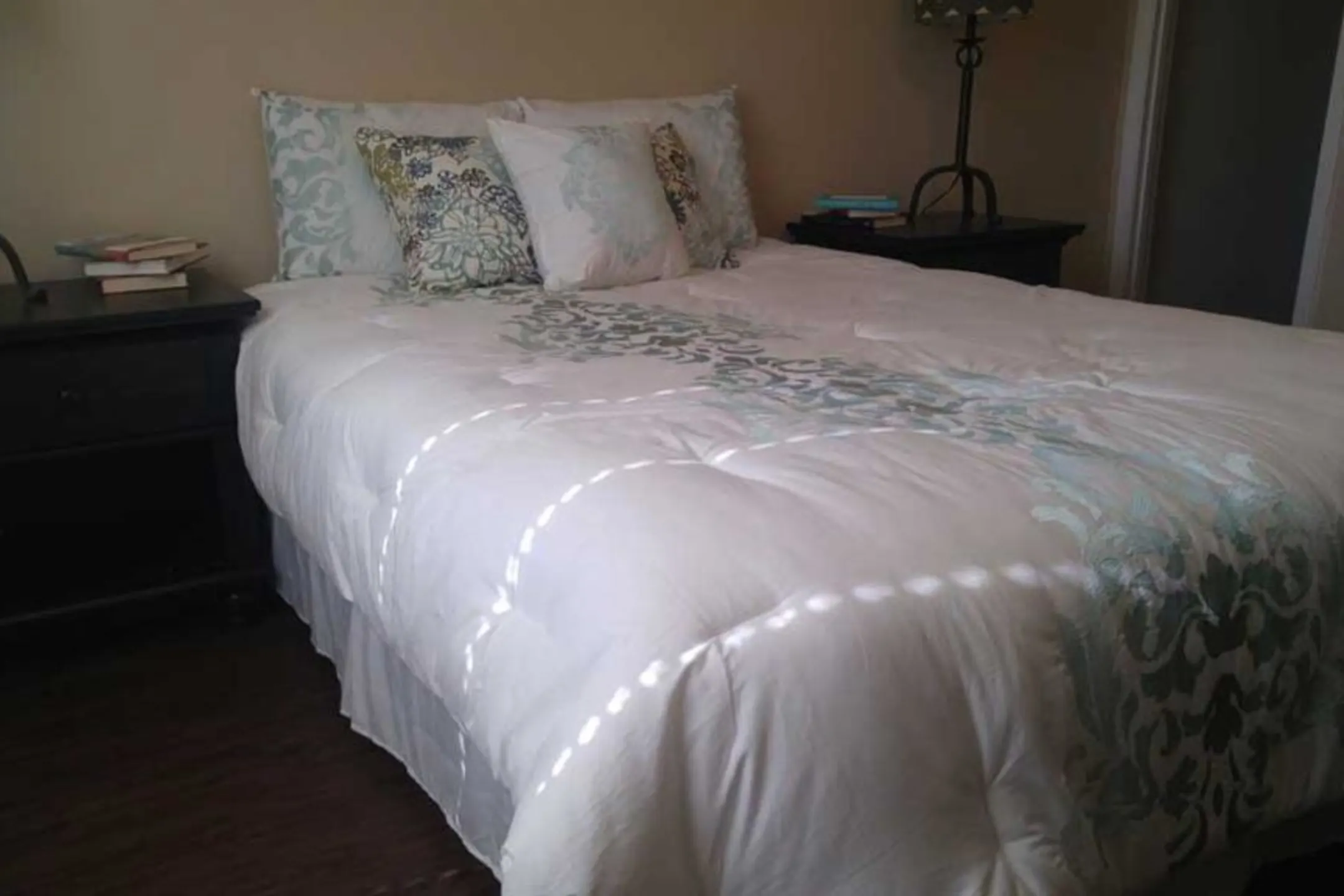 Bedroom - Hunters Point Apartments - College Station, TX