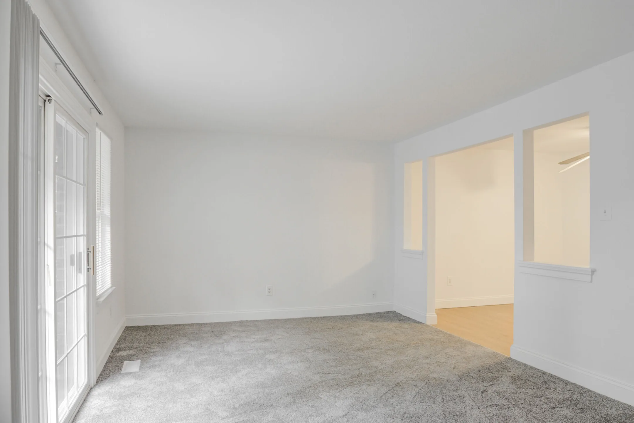 Living Room - The Fairways Apartments & Townhomes - Thorndale, PA