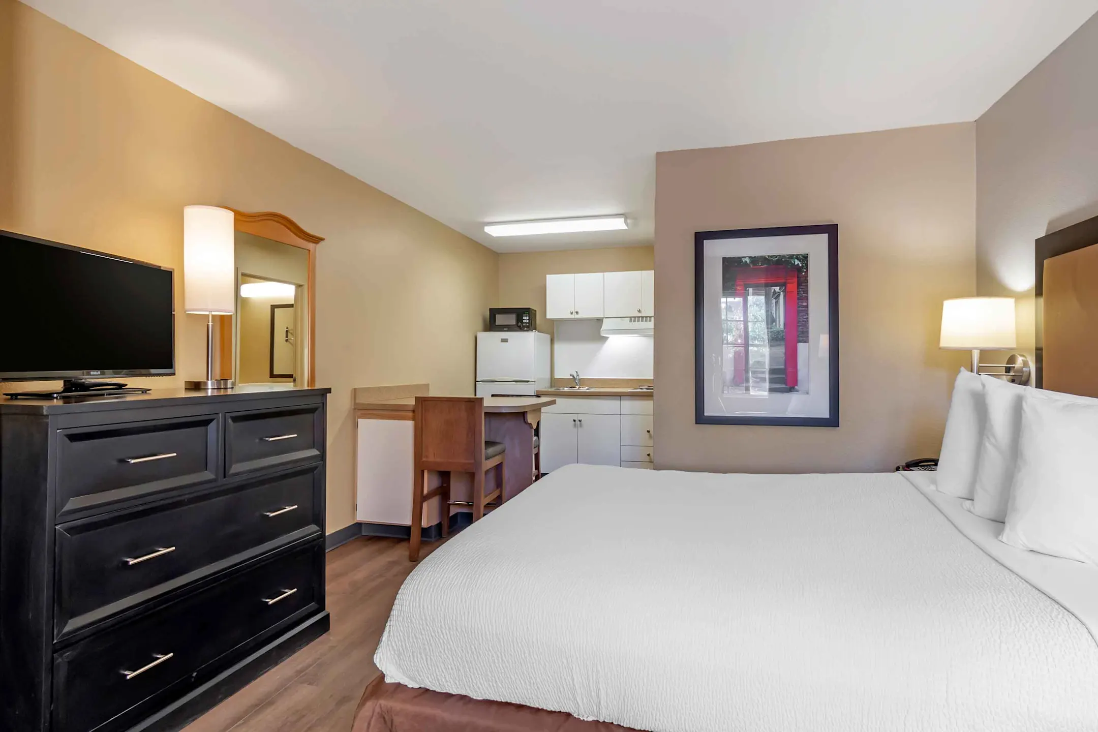 Furnished Studio Kansas City Shawnee Mission Apartments Merriam, KS 66202