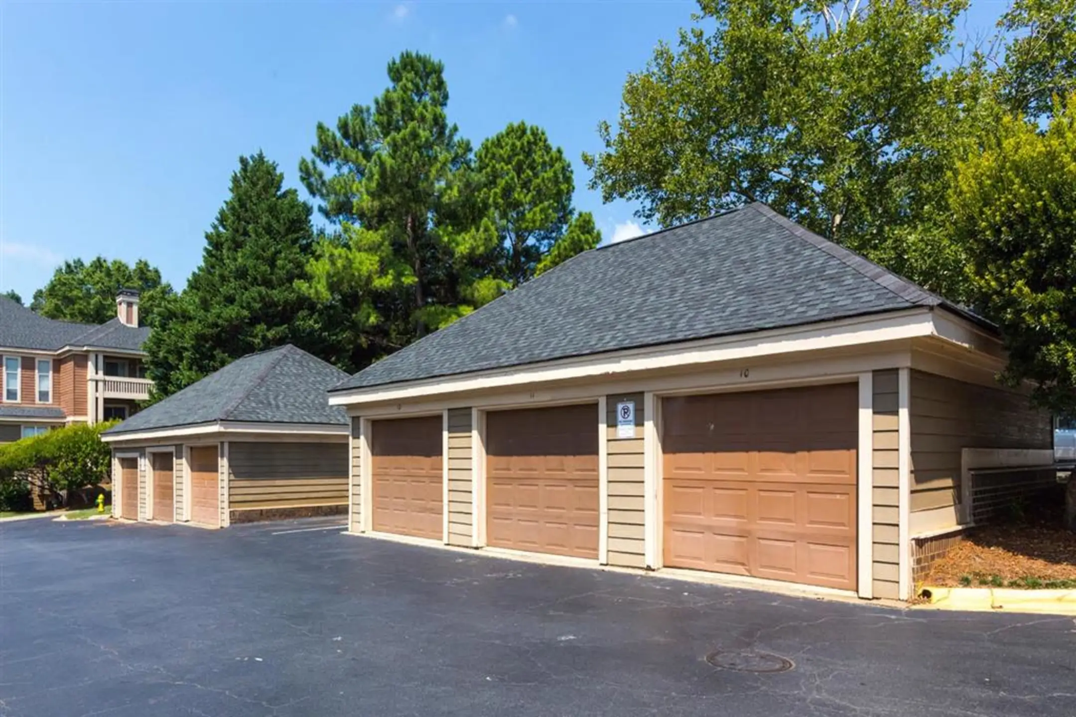 Northlake Apartments 8215 Crescent Ridge Dr Charlotte, NC