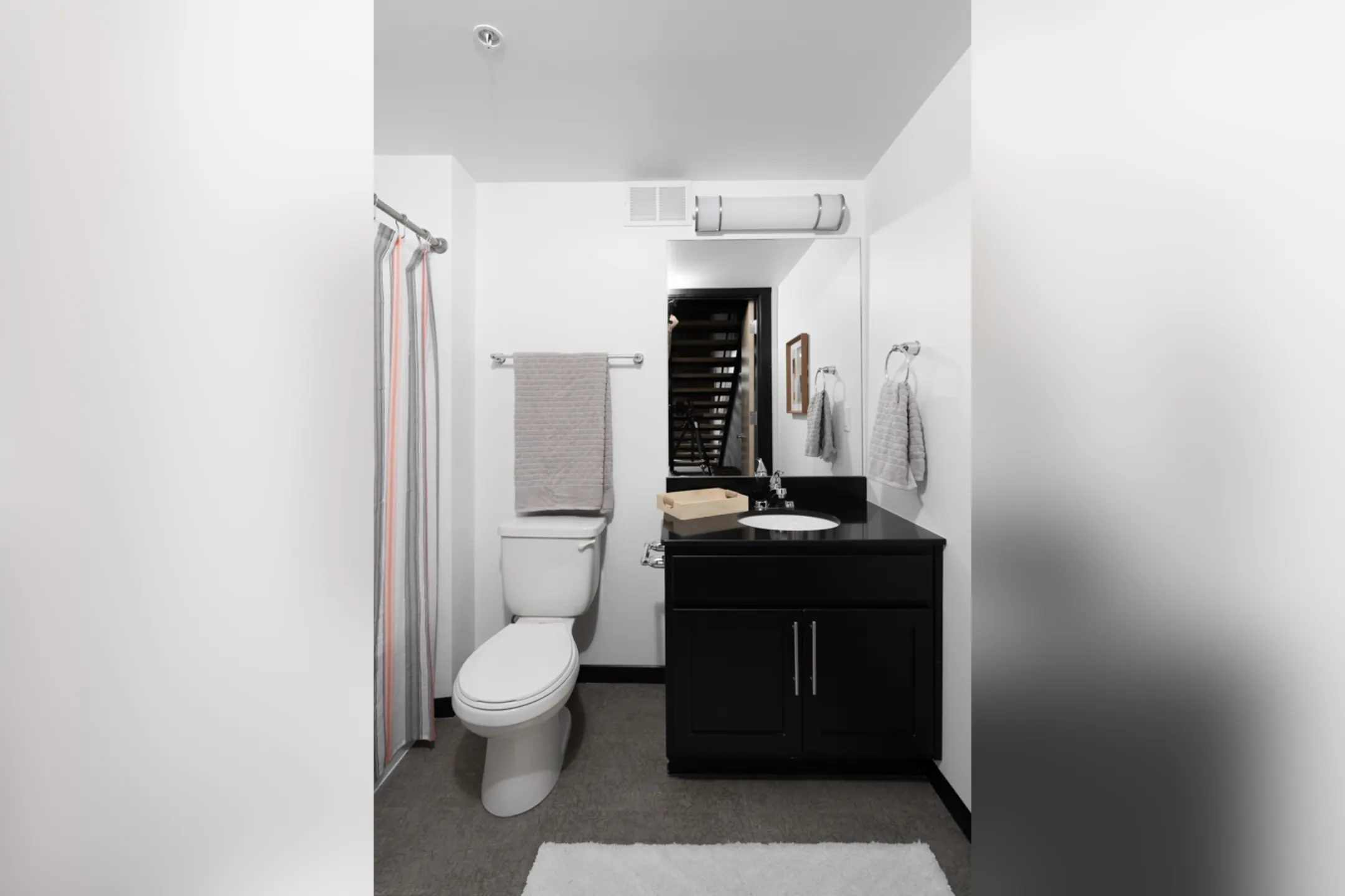 Bathroom - Park Avenue Lofts - Waterloo, IA