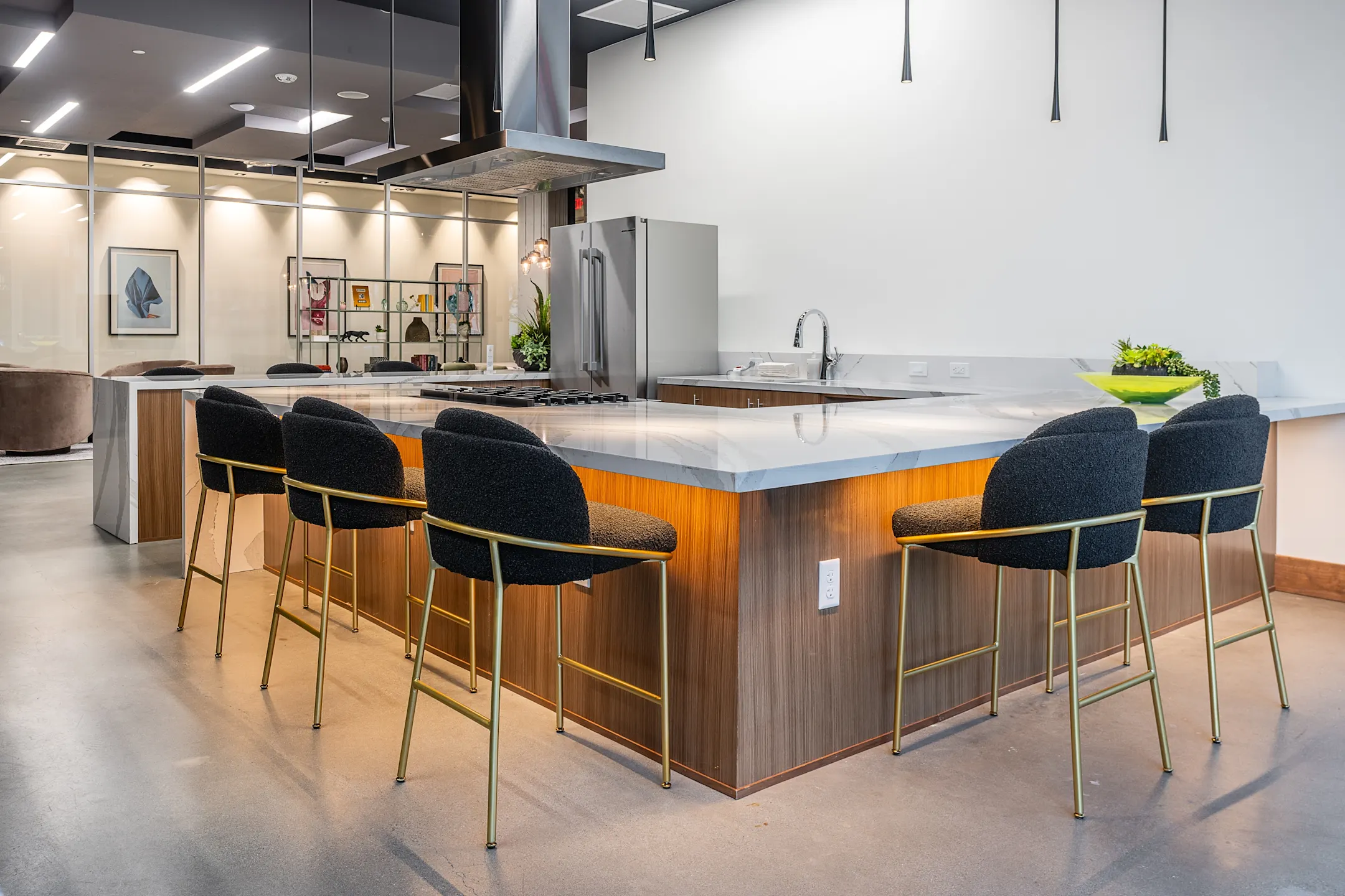 Dining Room - Emerald Apartments - Los Angeles, CA