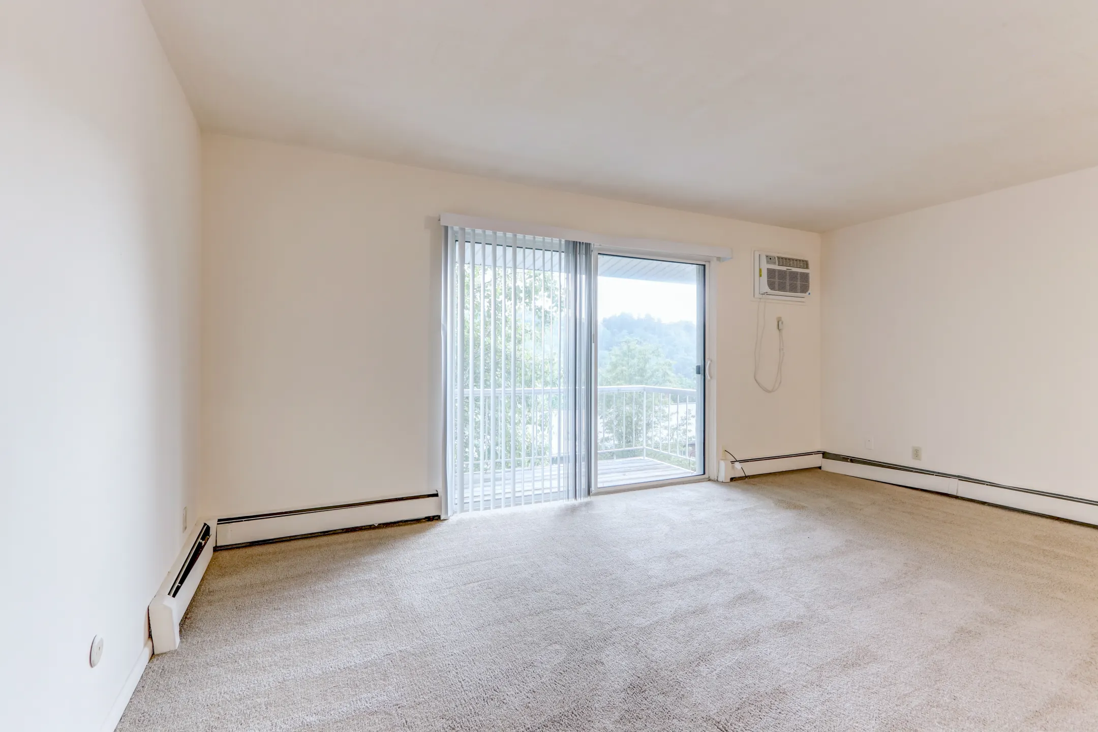 Living Room - White Oaks Apartments - Pittsburgh, PA