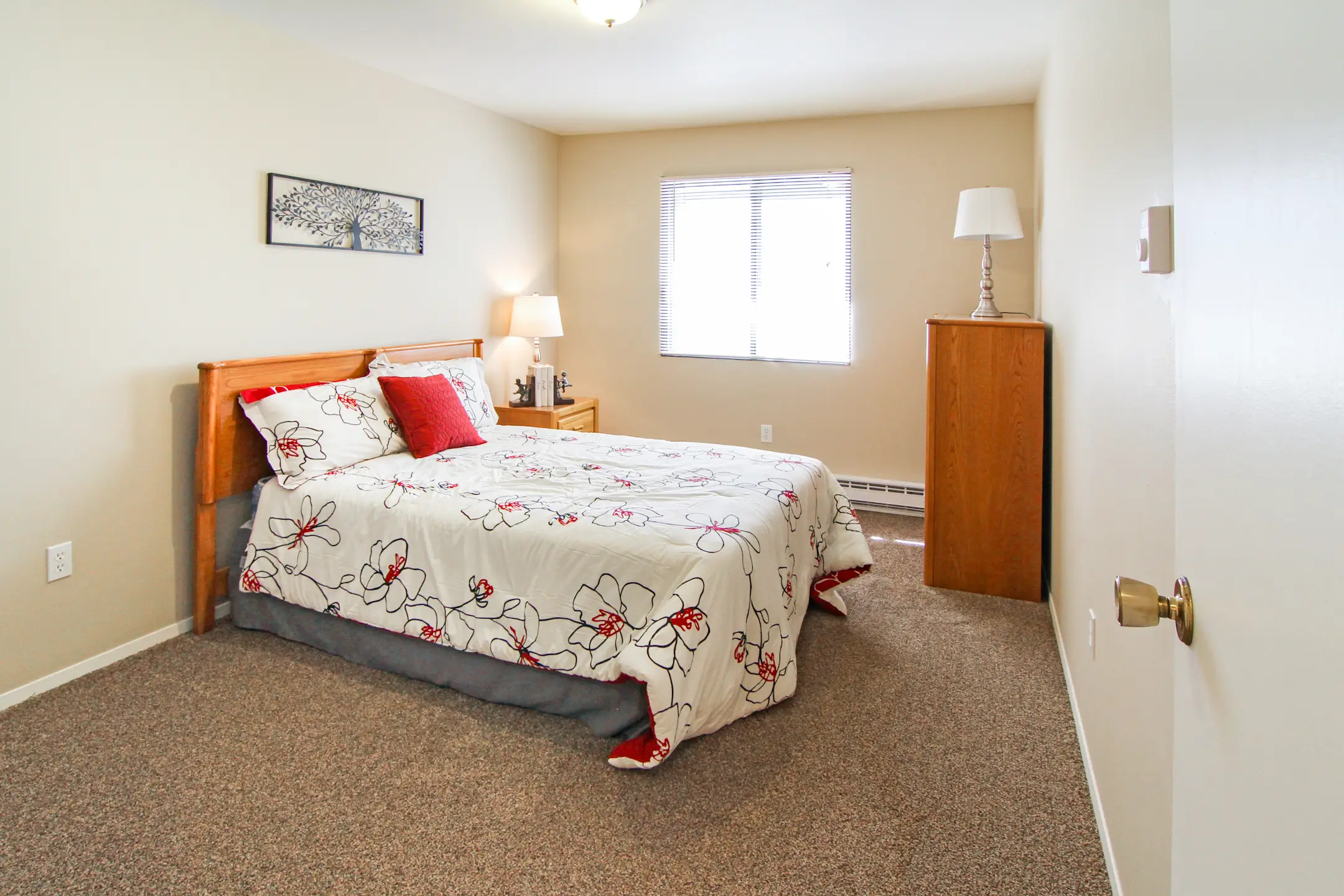 Silver Lake Apartments 917 Silver Lake Dr Portage, WI Apartments