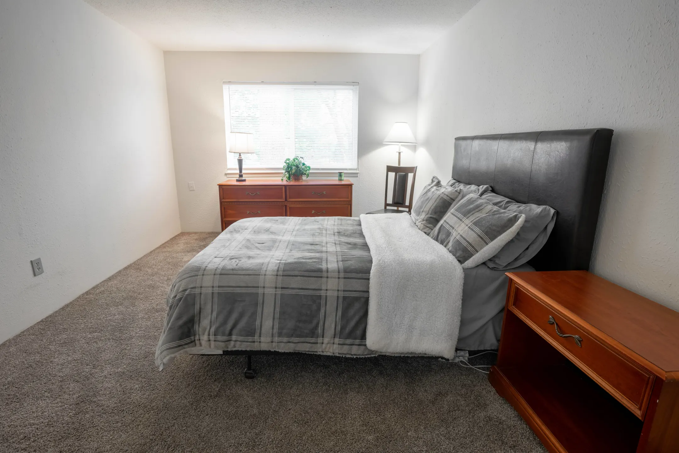 Bedroom - Candlewyck Apartments - Kalamazoo, MI