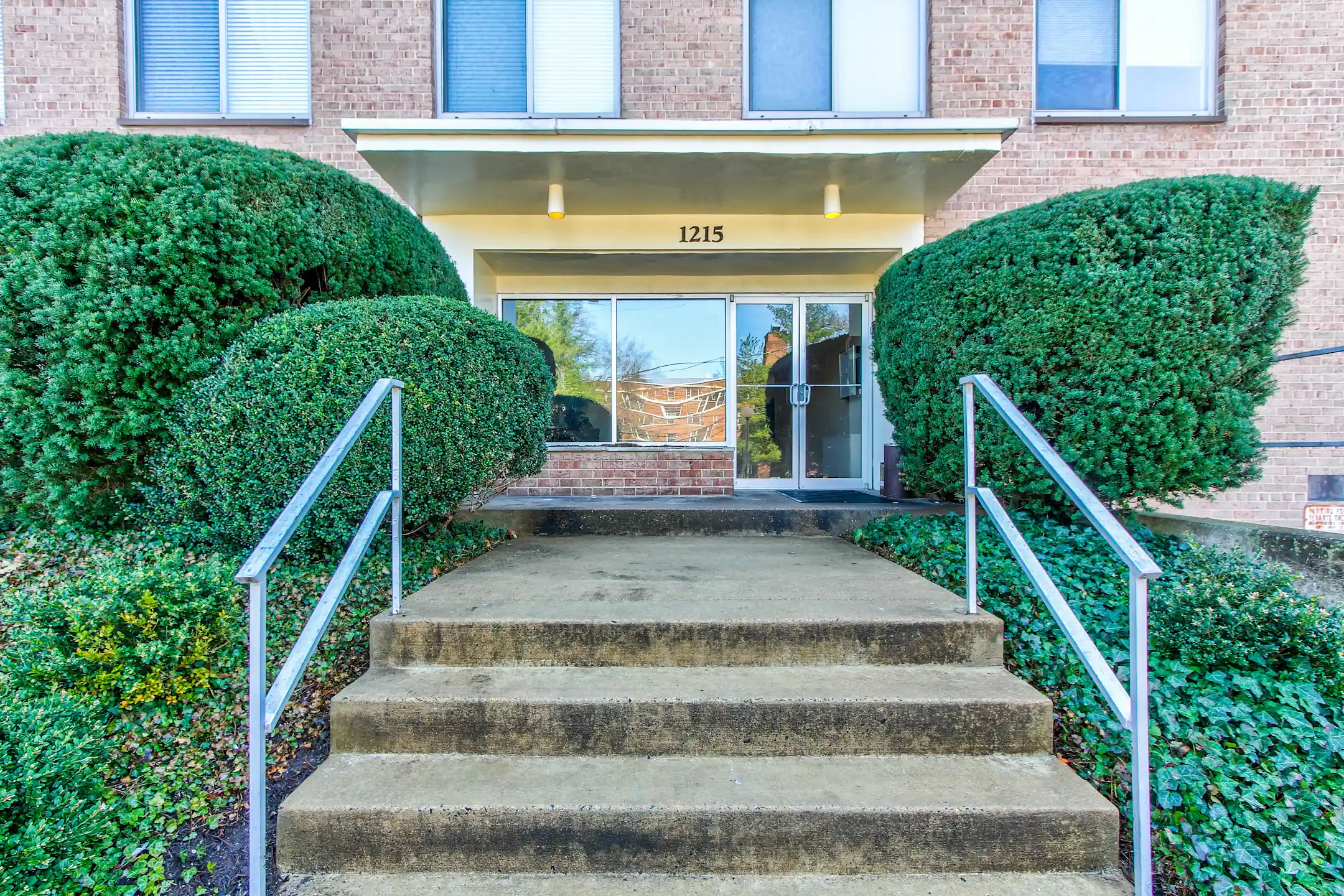 Robin Towers 1215 Fort Myer Dr Arlington, VA Apartments for Rent