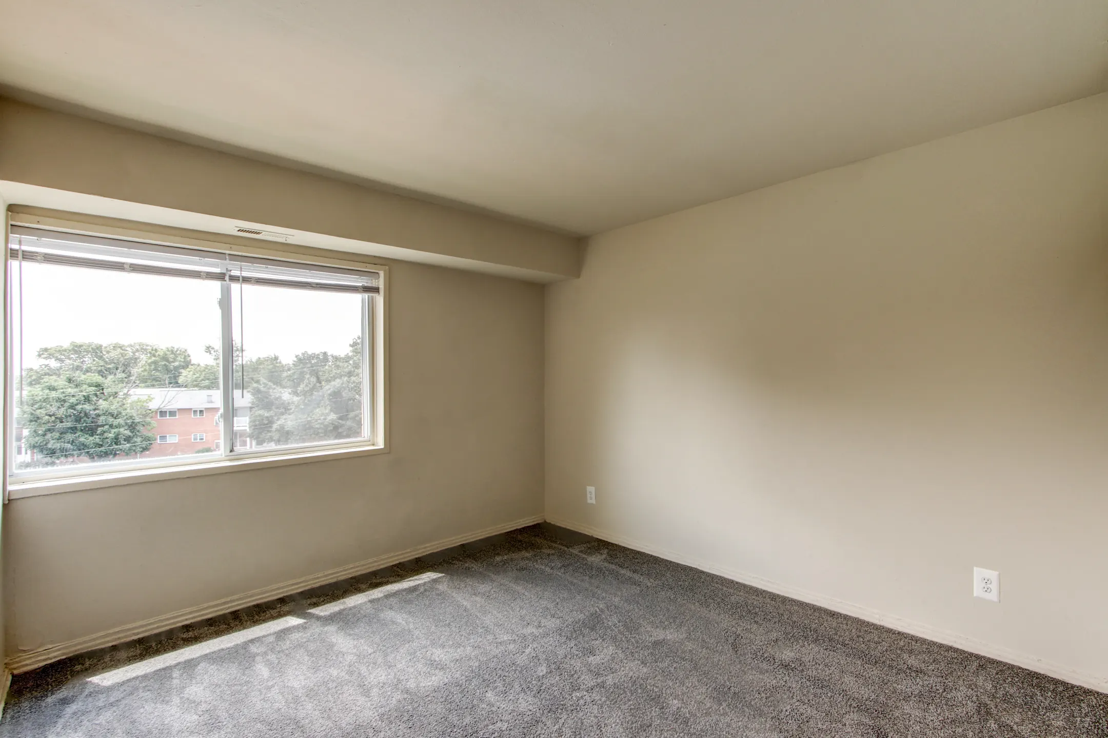 Bedroom - Avenue Apartments - District Heights, MD