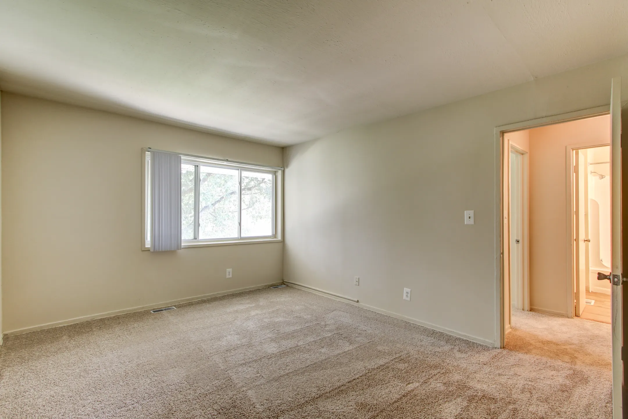 Living Room - Avenue Apartments - District Heights, MD