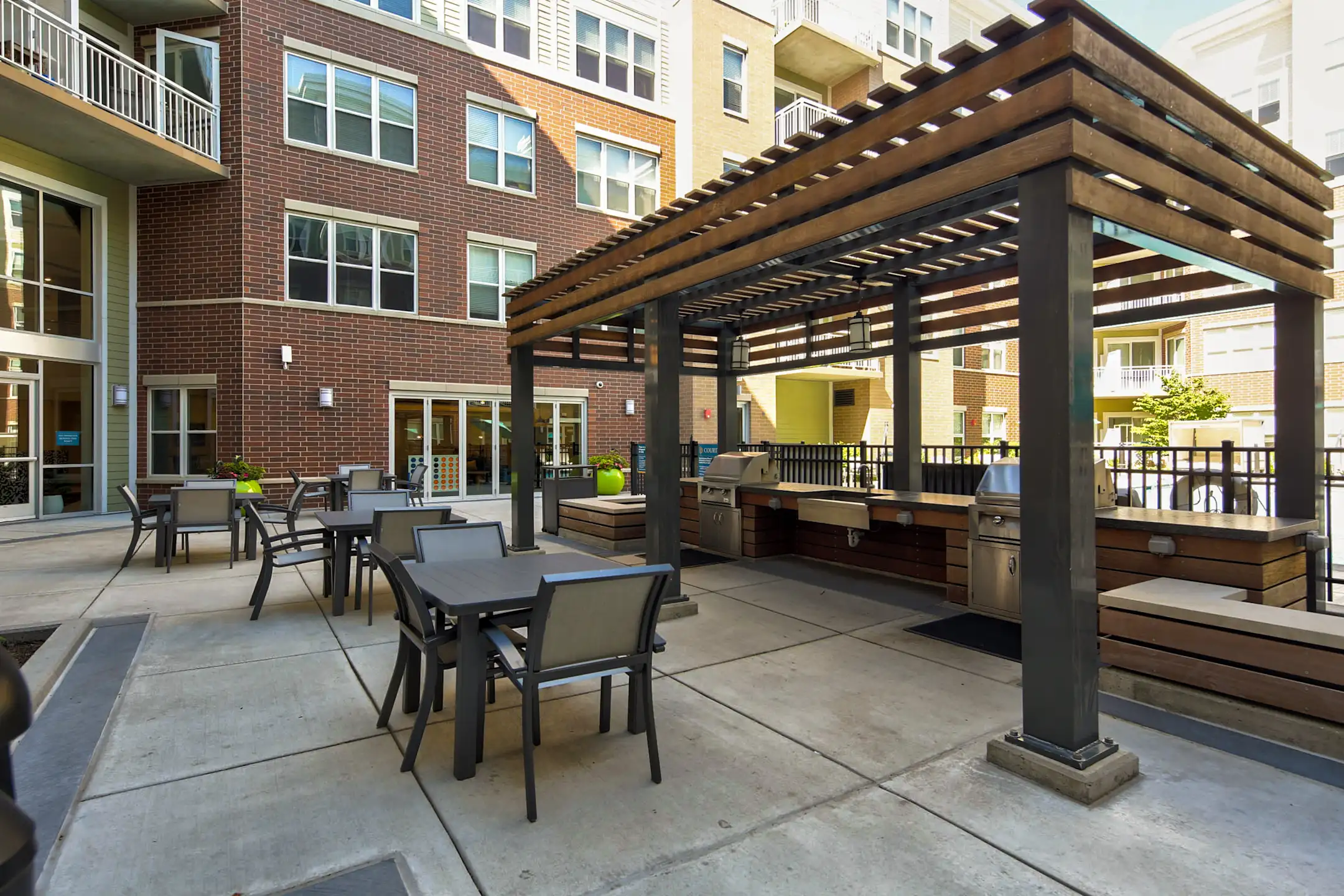 Buckingham Place Apartments Des Plaines