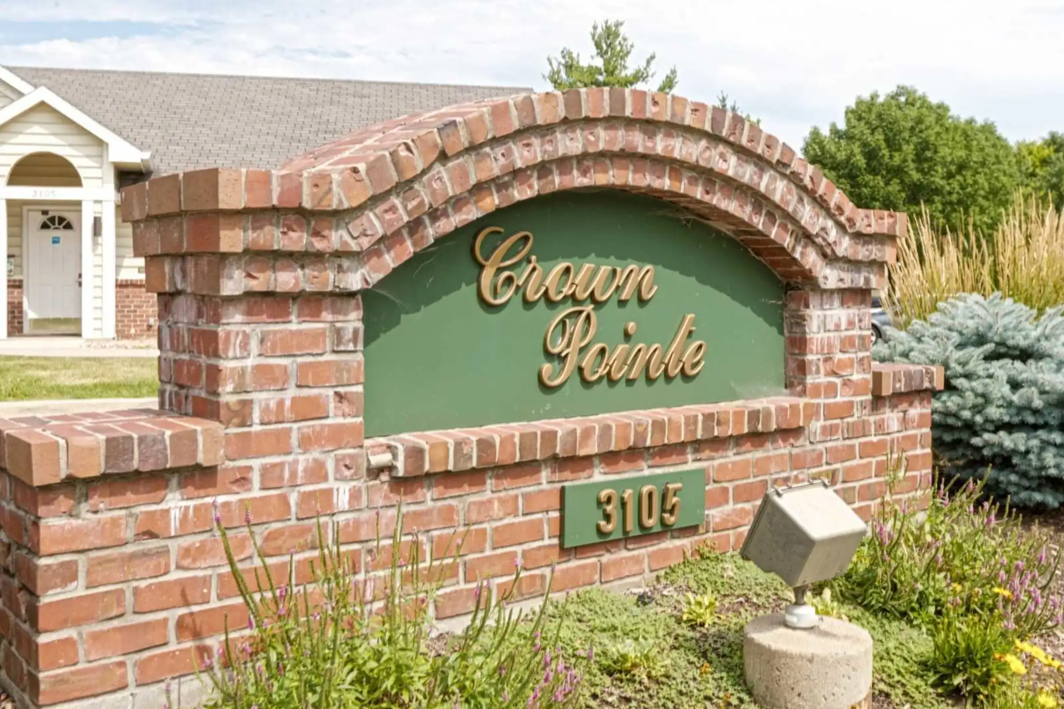 Community Signage - Crown Pointe Apartments - West Des Moines, IA