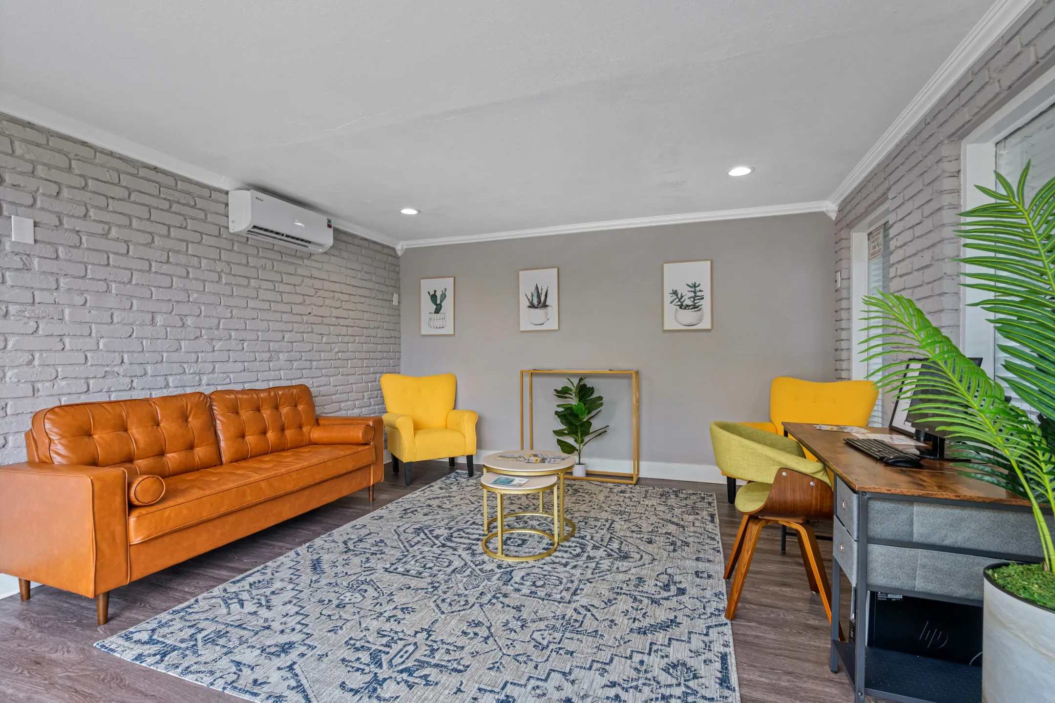 Living Room - Arbor Place Apartments - Jacksonville, FL