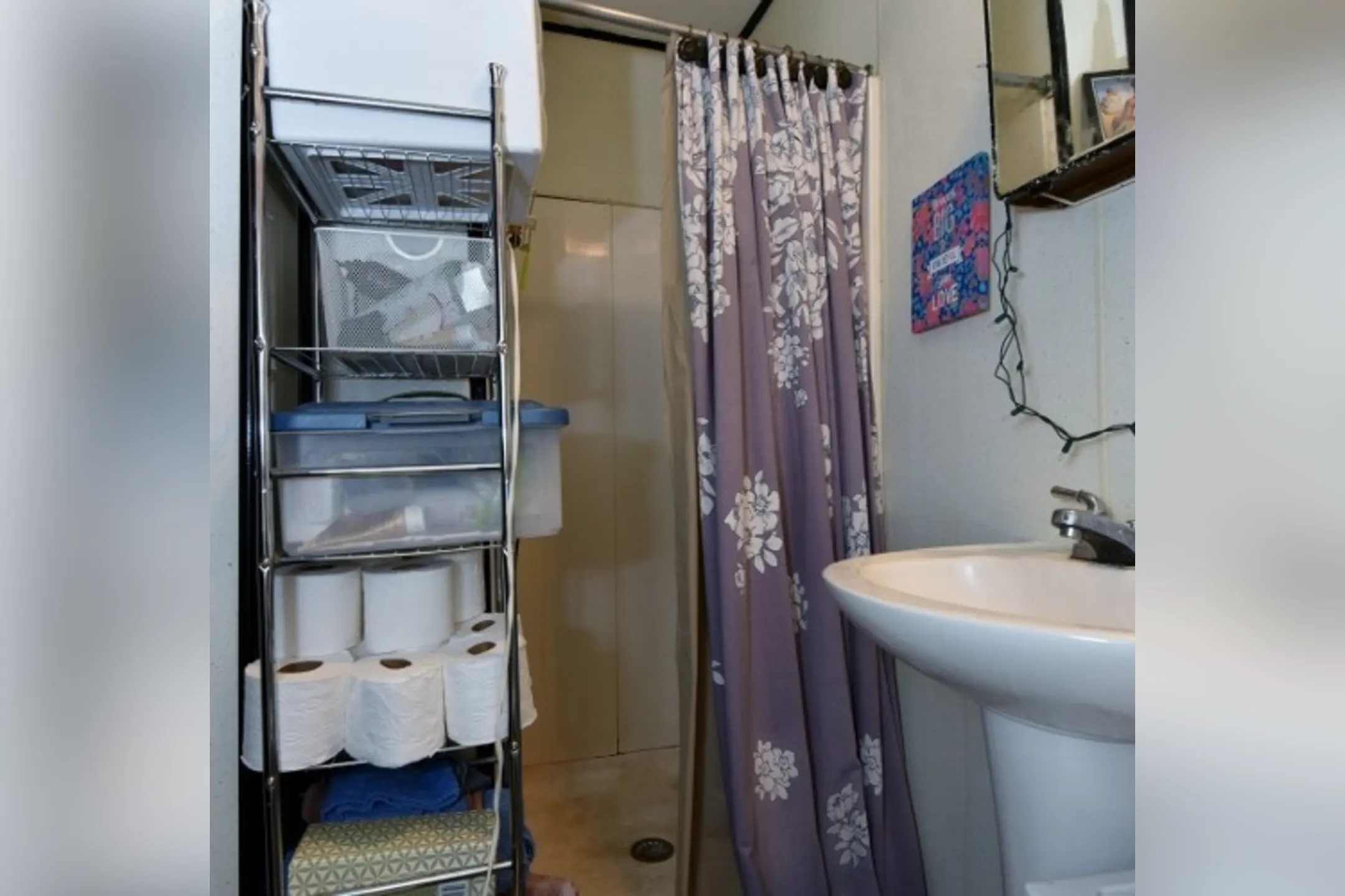 Burnham Rentals Campus Area 1 Bedrooms Apartments Bloomington, IN 47408