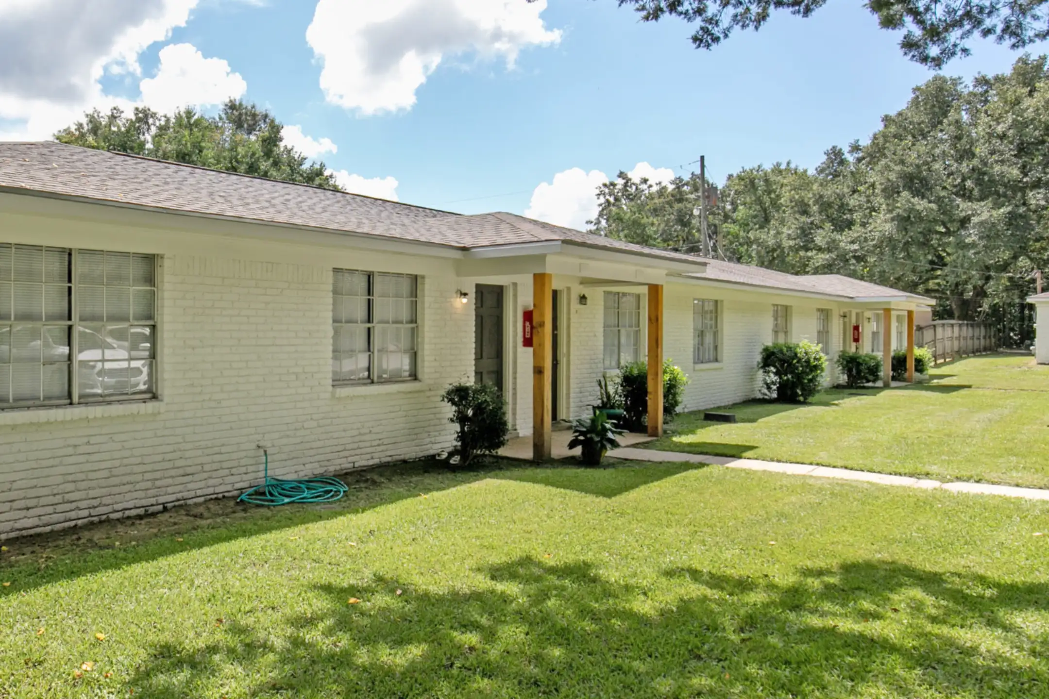 Satsuma Apartments & Baker Road Townhomes 122 Baldwin Rd Satsuma