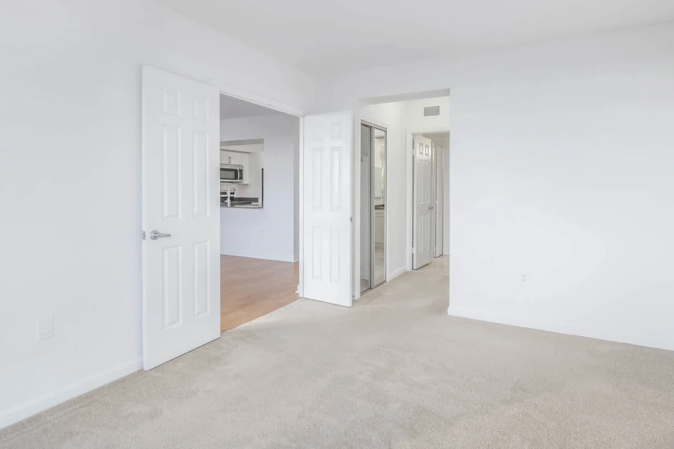 Living Room - Marlowe Apartments - Arlington, VA