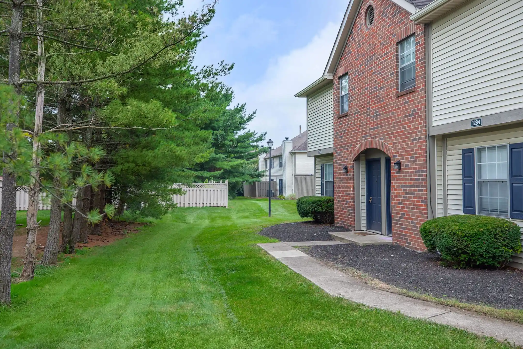 Townhomes at McNaughten 1363 Yorkland Rd Columbus, OH Apartments