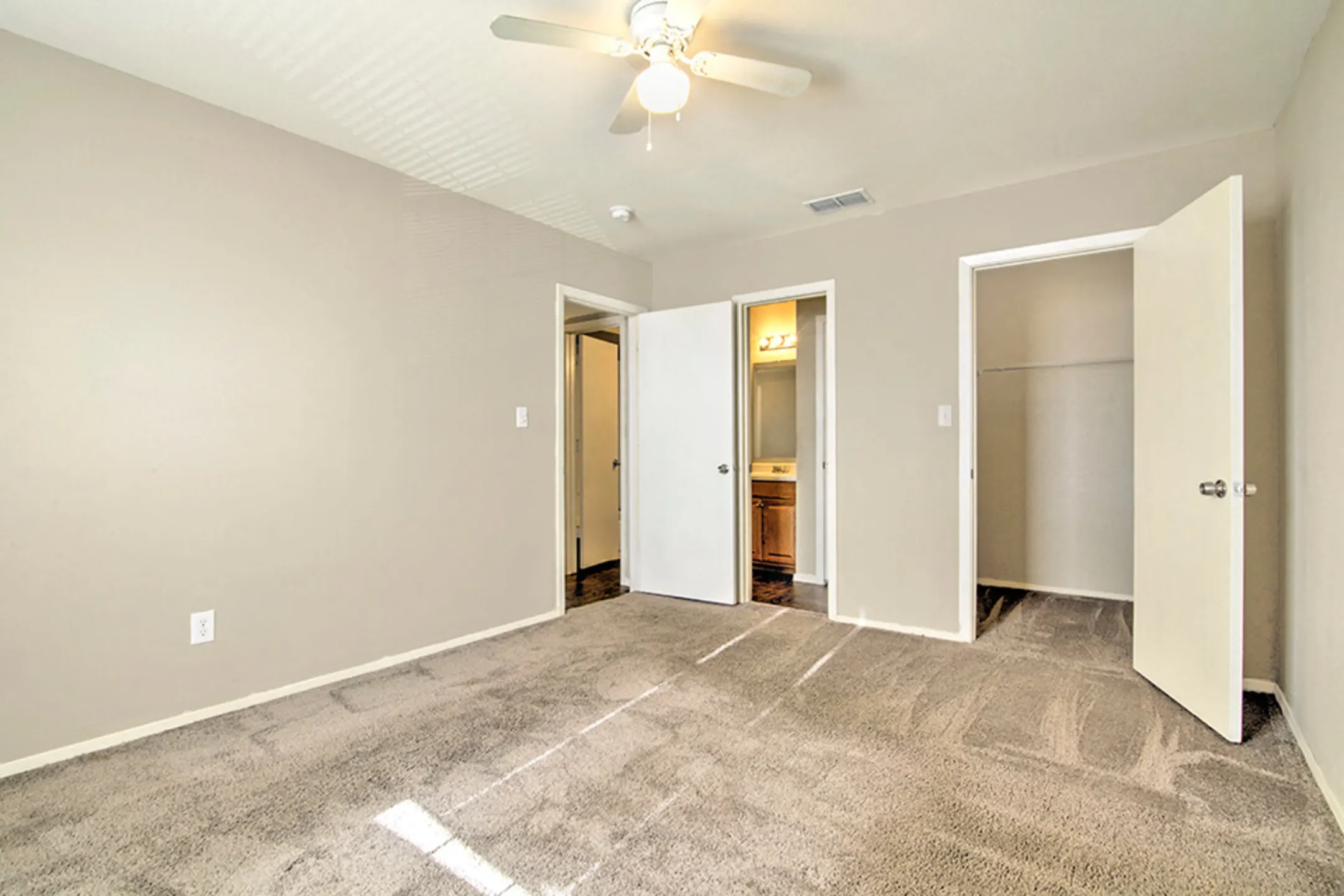 Rolling Oaks Apartments 400 Rolling Oaks Dr Giddings, TX Apartments