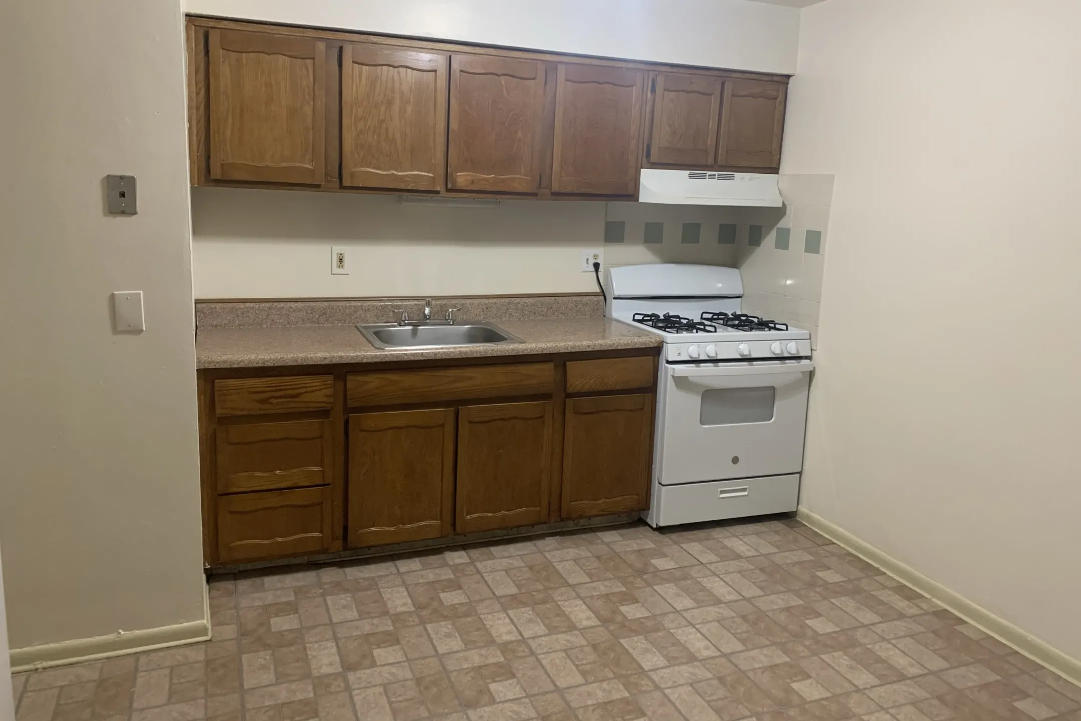 Kitchen - Lynn York Apartments - Irvington, NJ