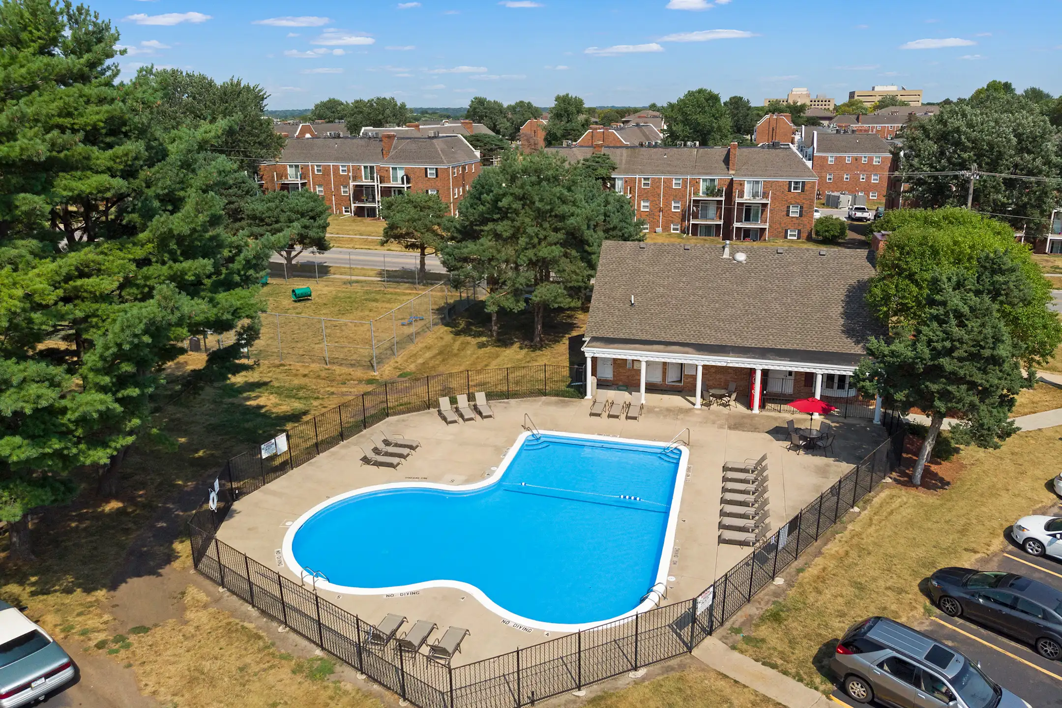 Colonial Village Apartments Des Moines