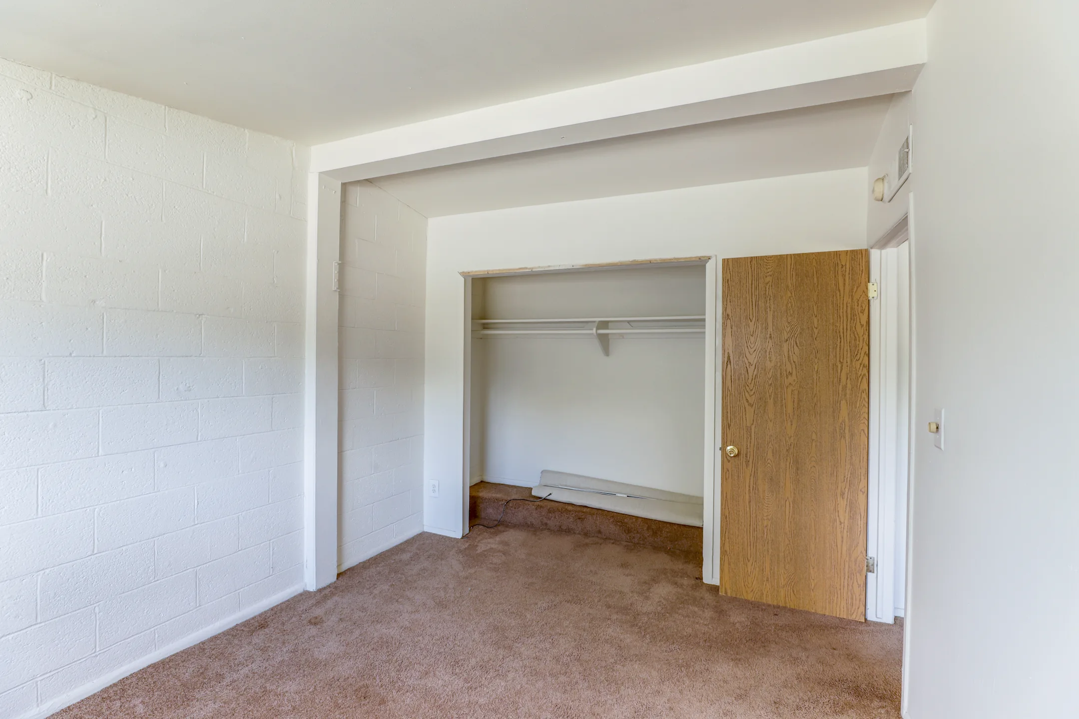 MacArthur Manor Apartments 21492 Mac Arthur Blvd Warren, MI