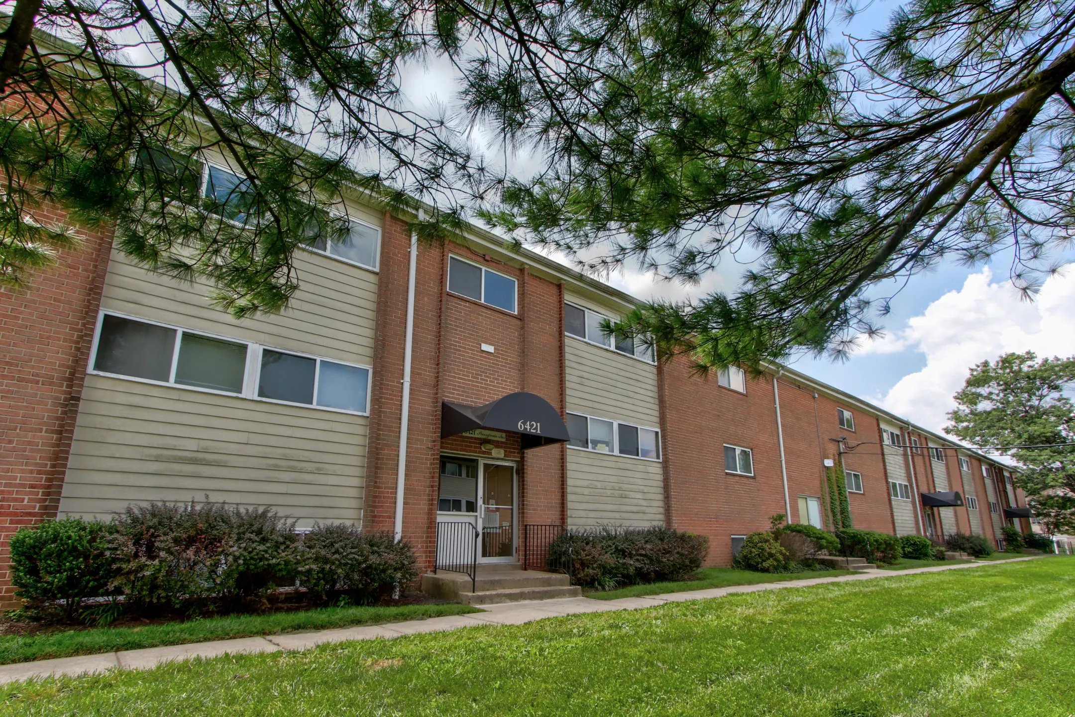 Building - Avenue Apartments - District Heights, MD
