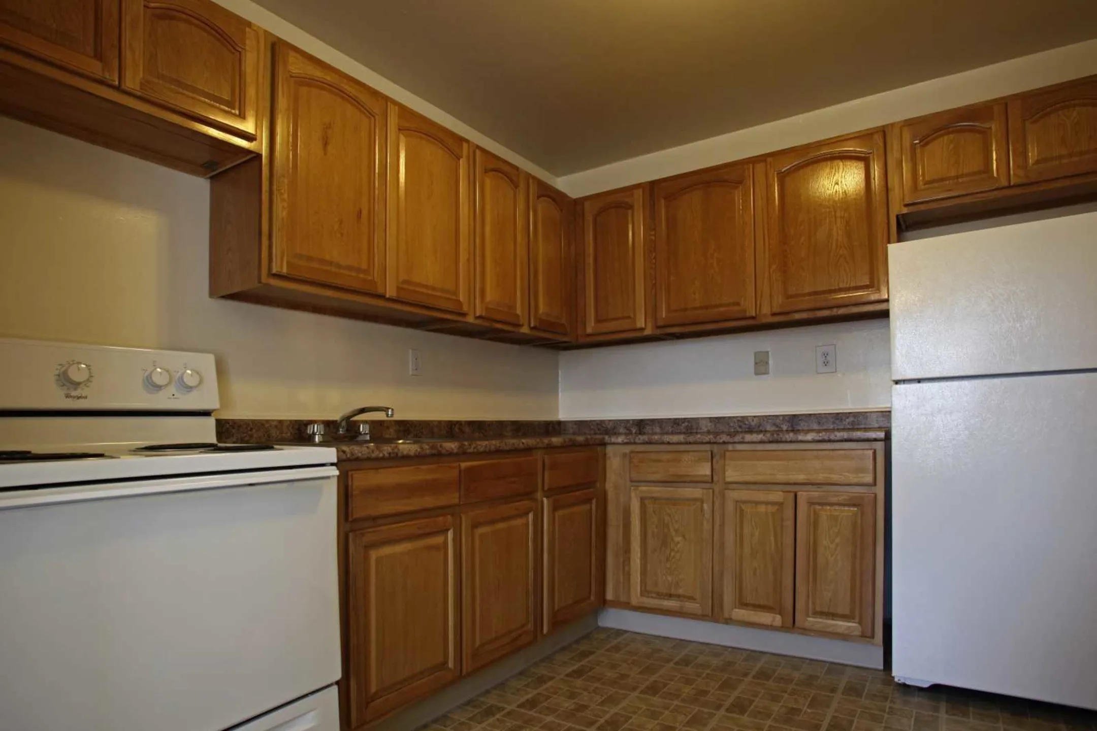 Kitchen - Ken Gardens - Cliffwood, NJ