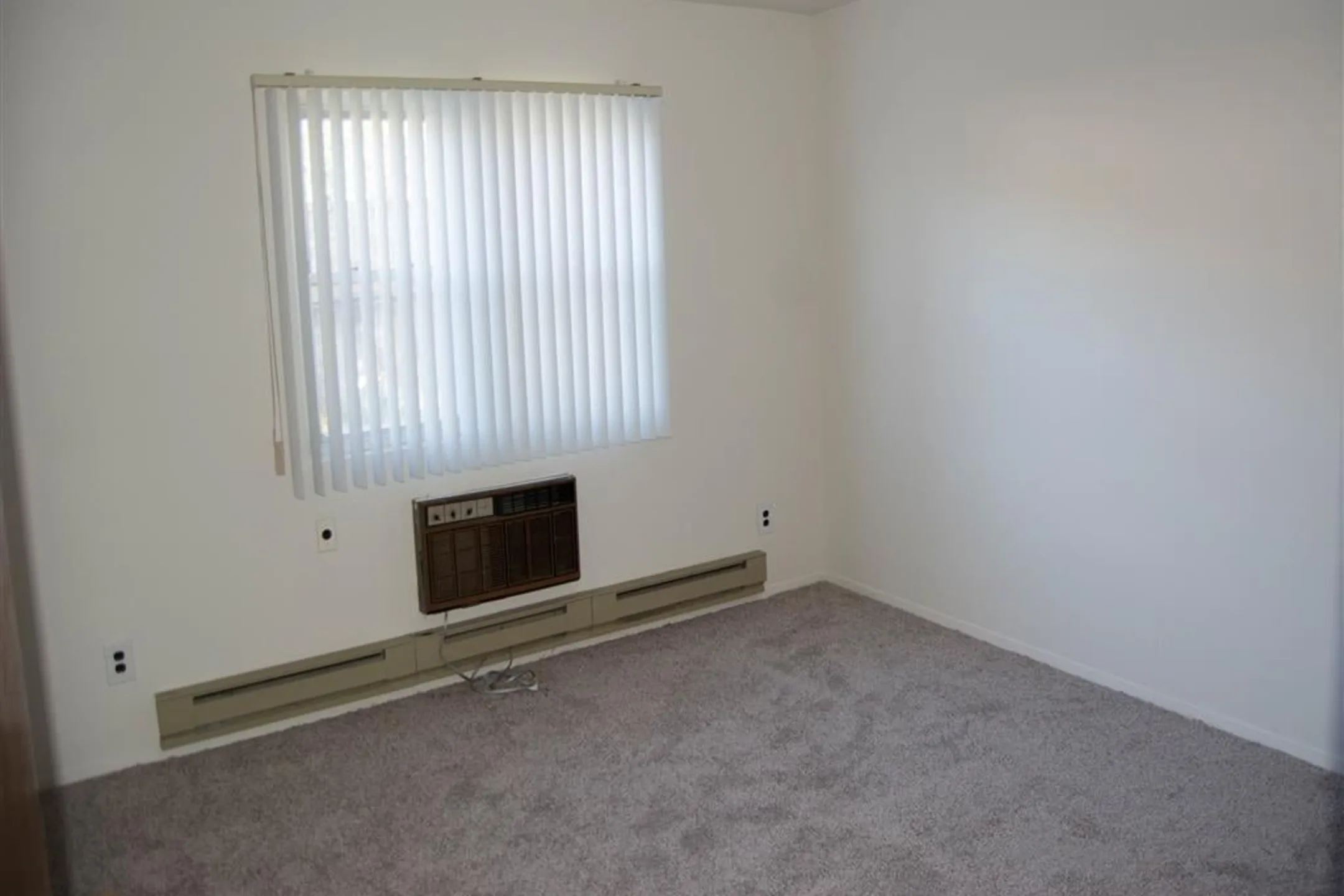 Brookwood at Oakdale Apartments Oakdale, NY 11769