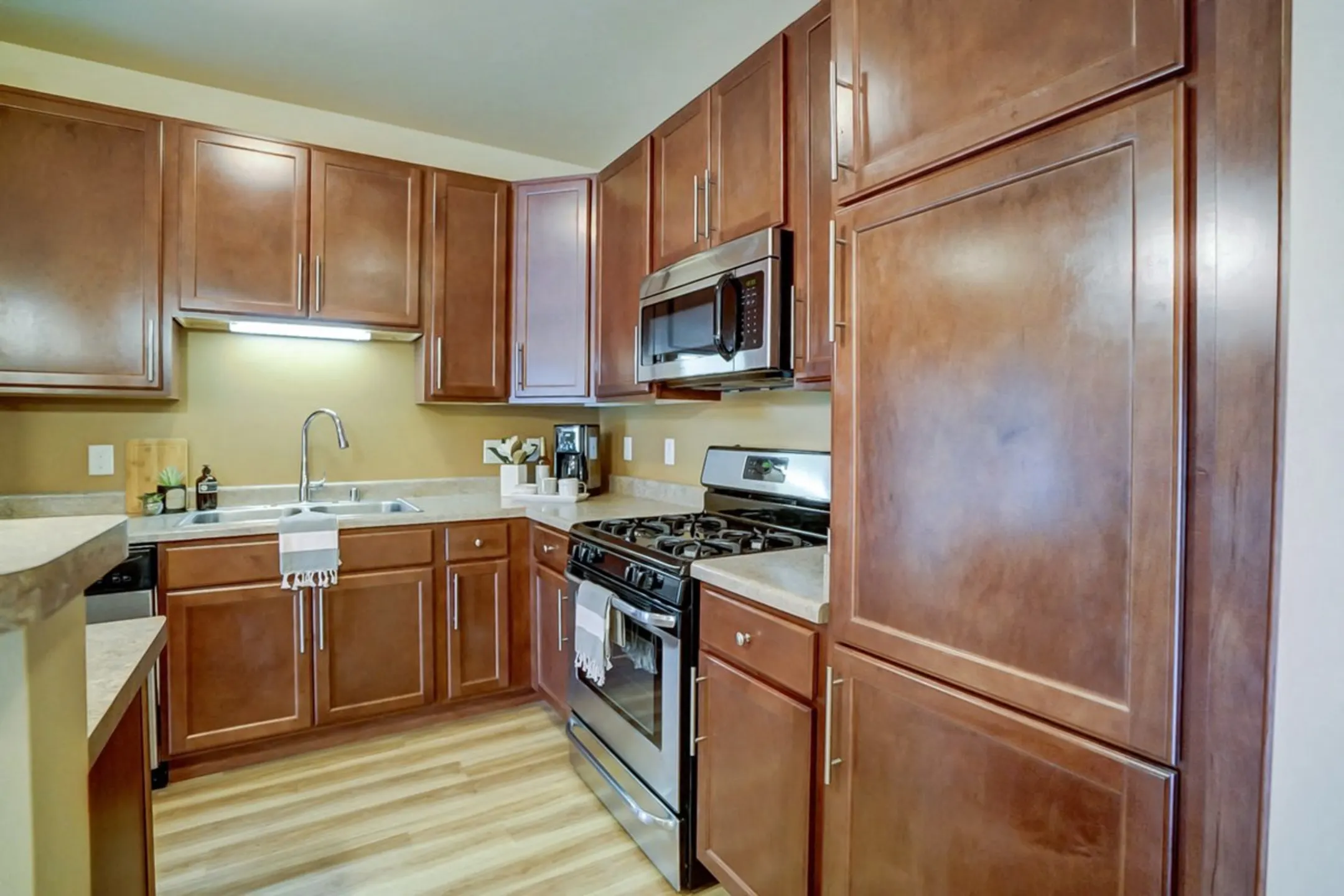 Hercules Trail Apartments 5816 Halley Way Madison, WI Apartments