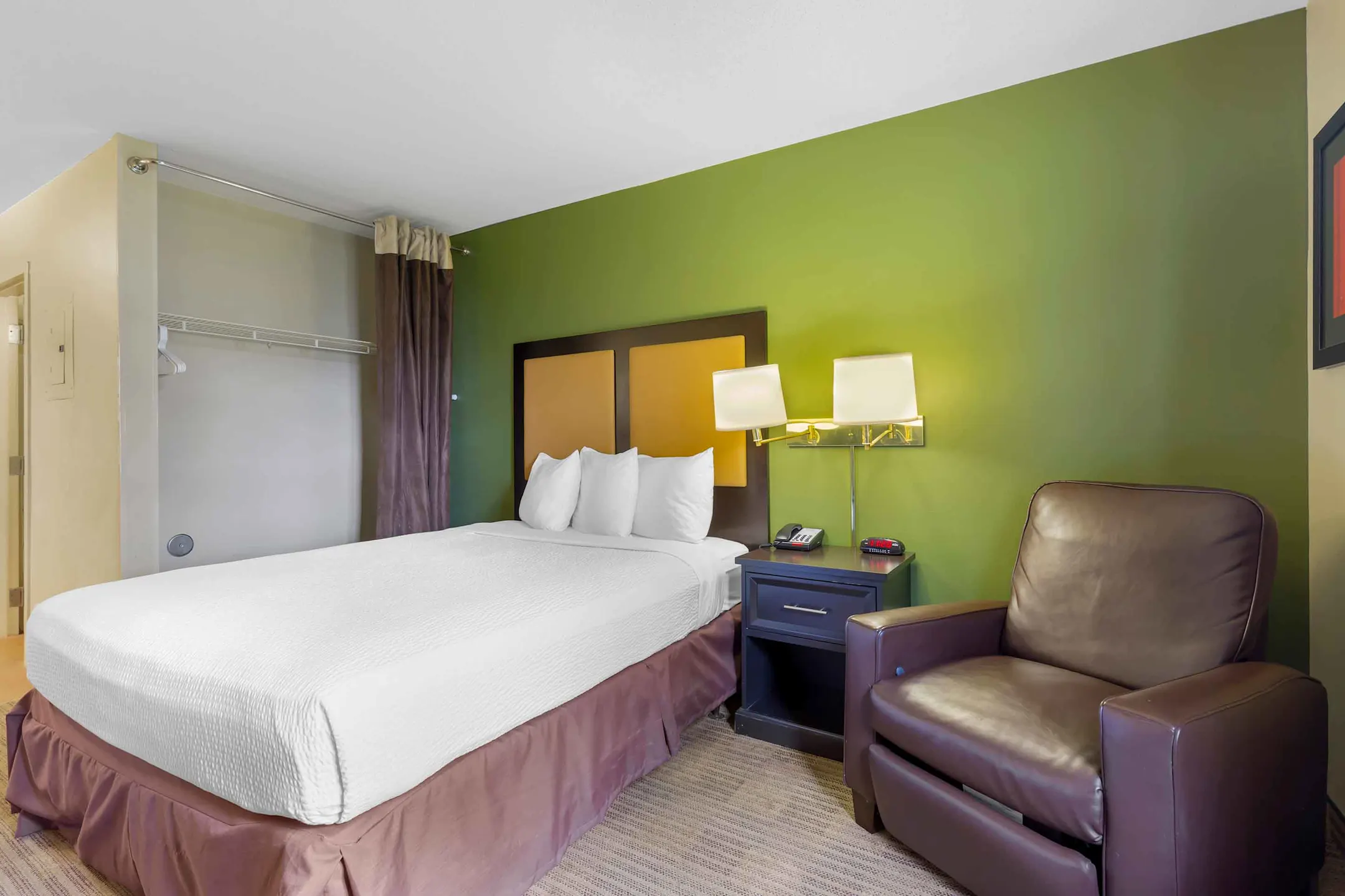 Furnished Studio Baltimore BWI Airport Aero Dr. Apartments