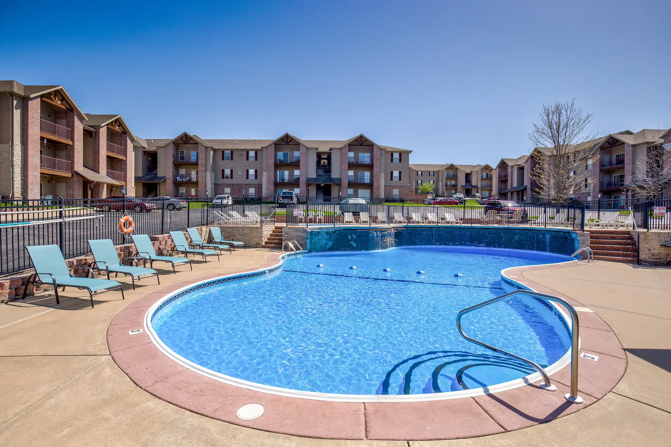 Weaver Creek Community Apartments Springfield, MO 65810