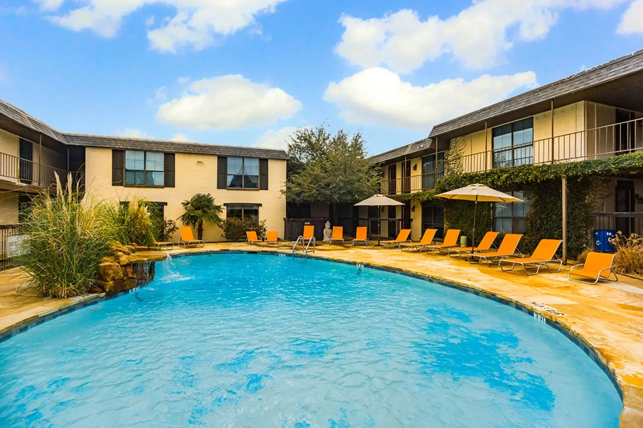 Pool - La Vita On Lovers Lane - Dallas, TX