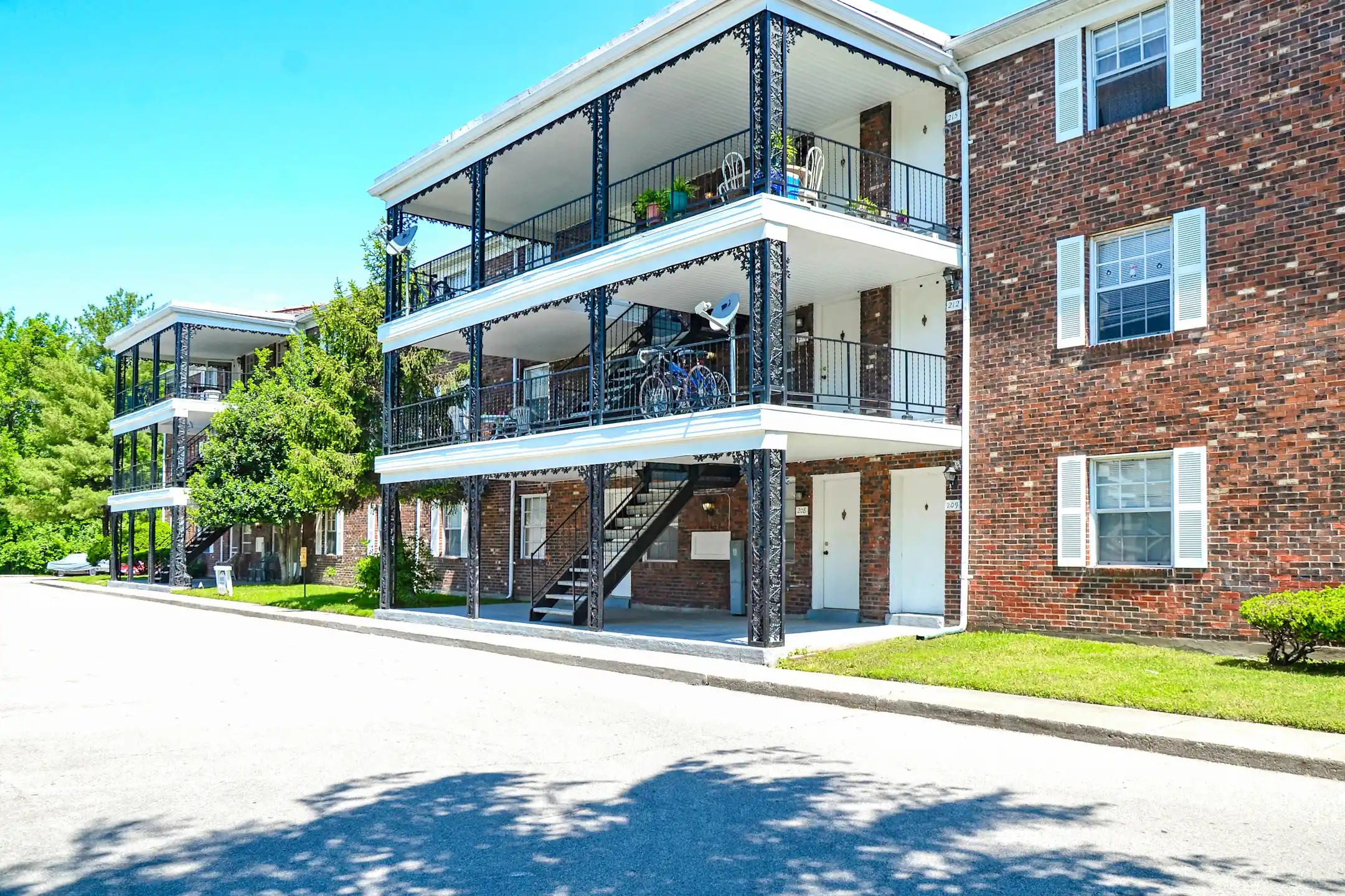 Whispering Hills Southeast Apartments Louisville, KY 40219