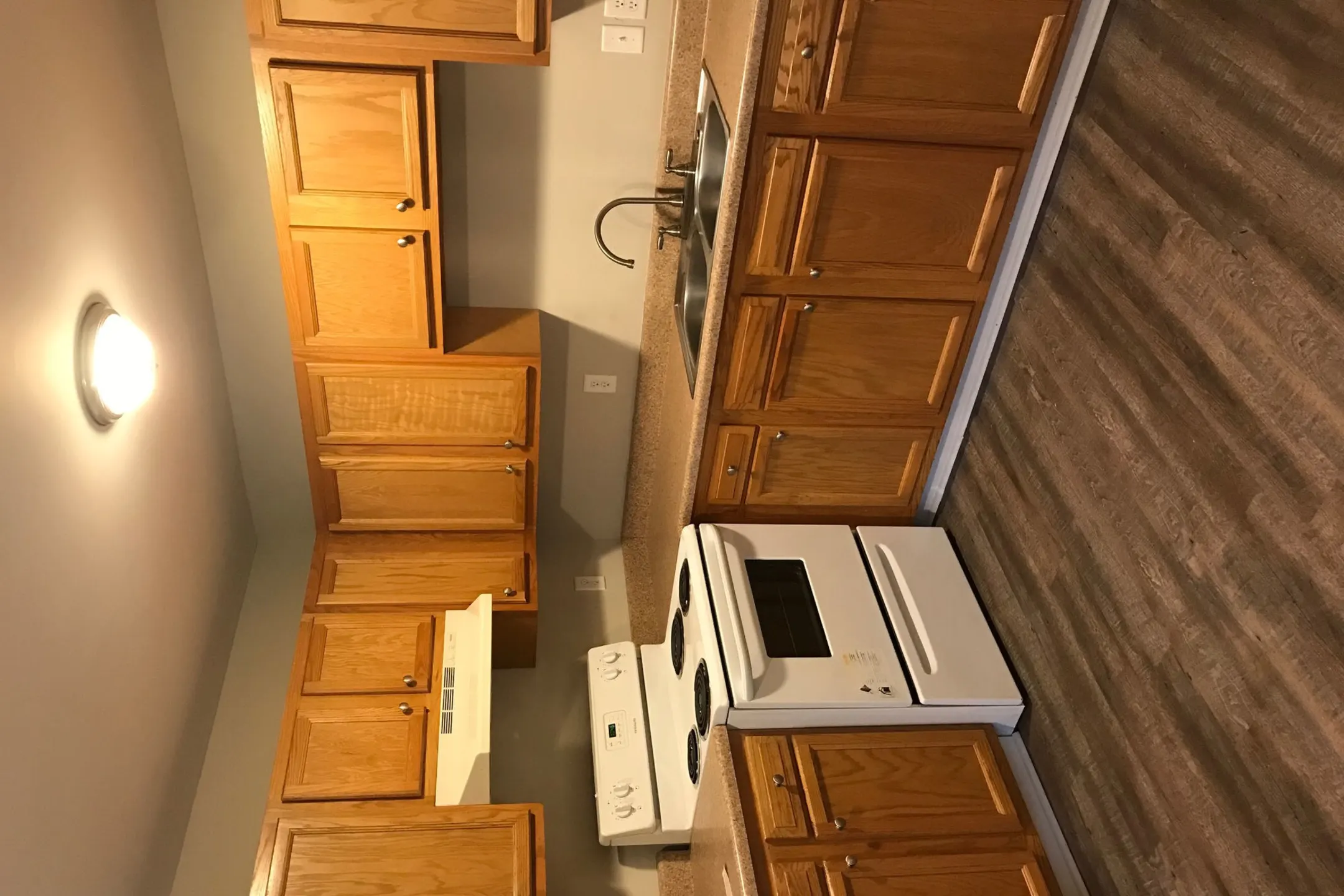 Kitchen - Grey Parc Apartments - Rossville, GA