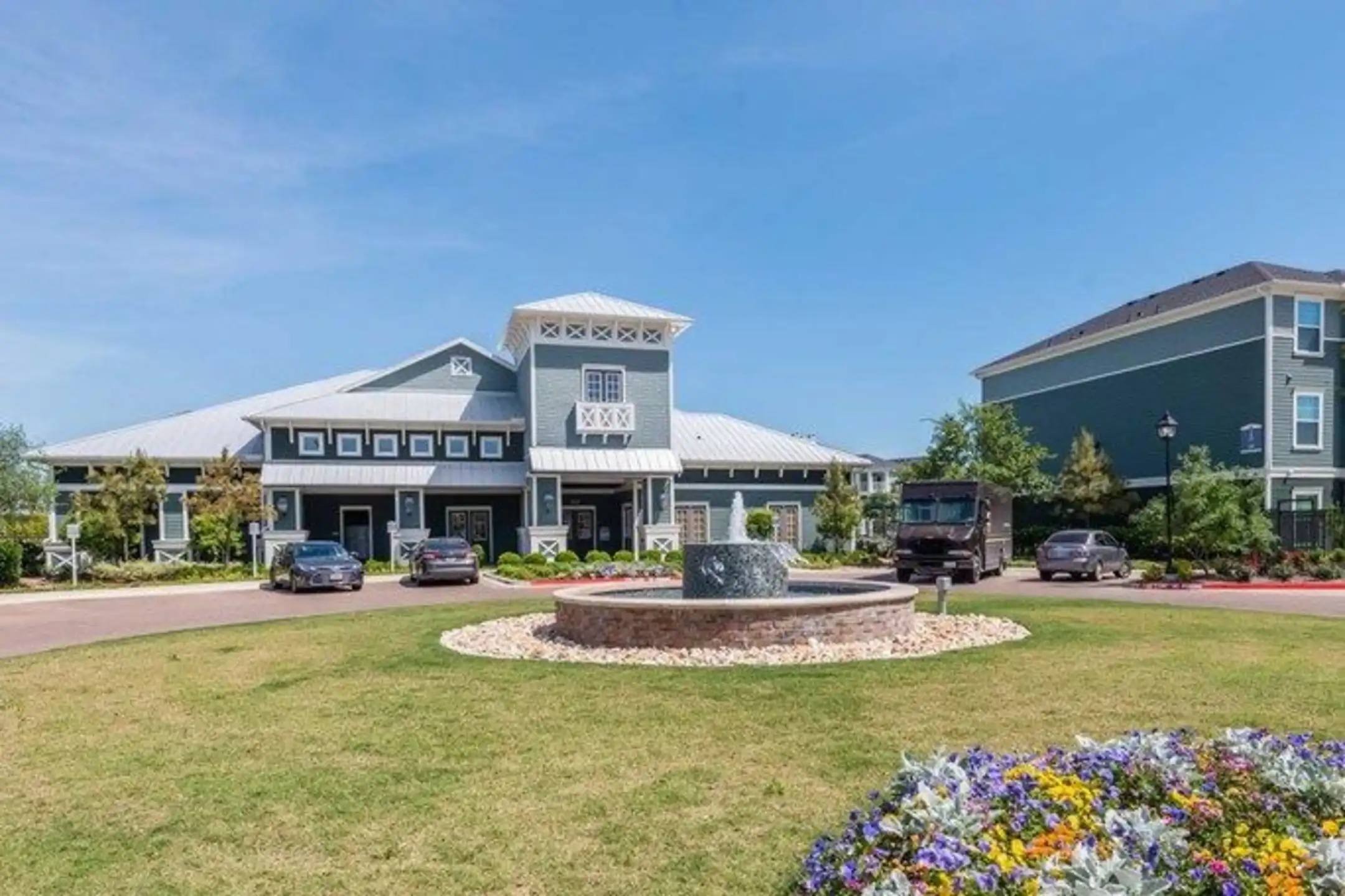 Southfork Lake Apartments 3333 Southfork Parkway Manvel, TX