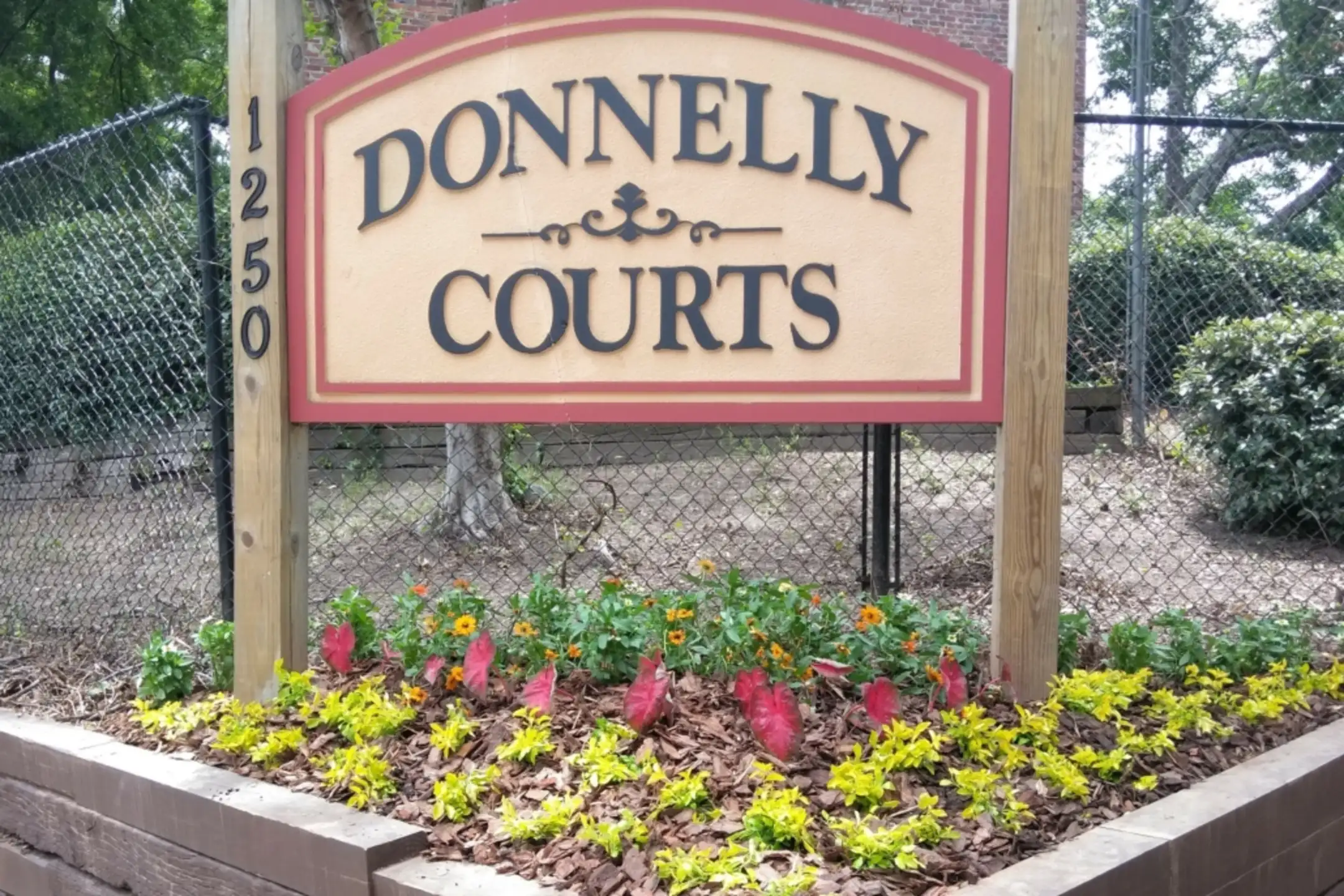 Donnelly Courts 1250 Donnelly Ave SW Atlanta, GA Apartments for