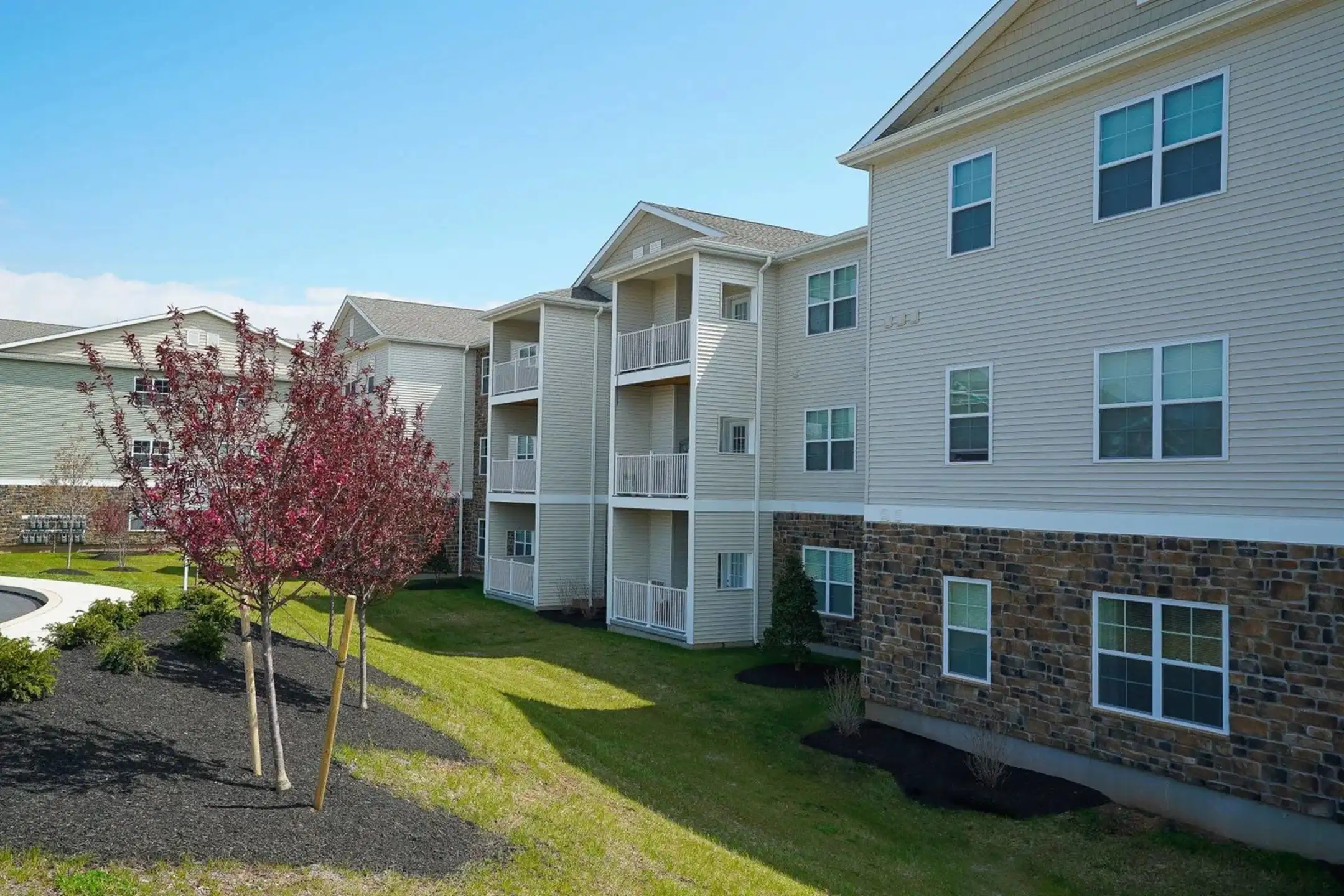 Woodland Hills 105 Woodland Ave. Middletown, PA Apartments for Rent