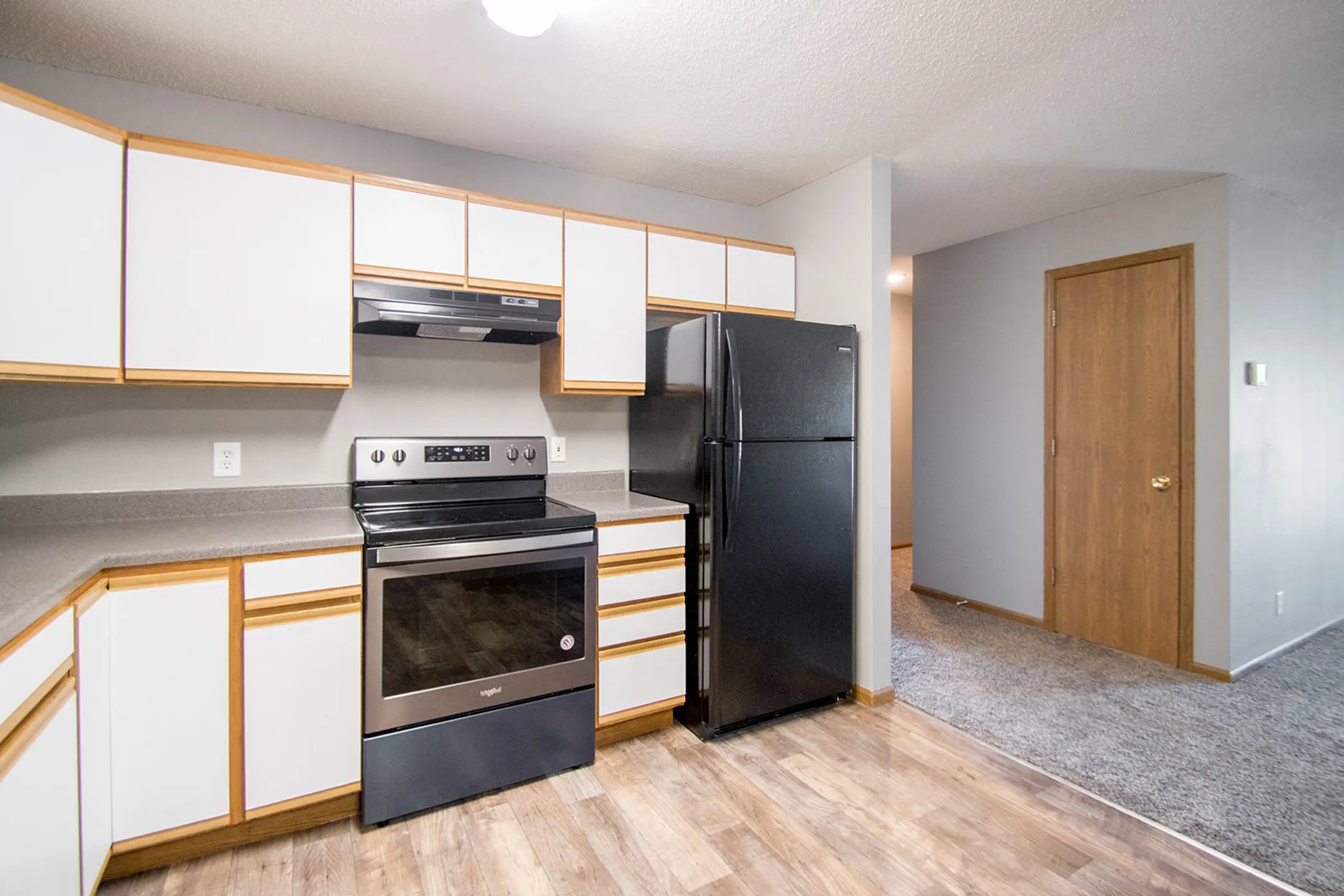 Kitchen - Marshall Apartments - Lincoln, NE