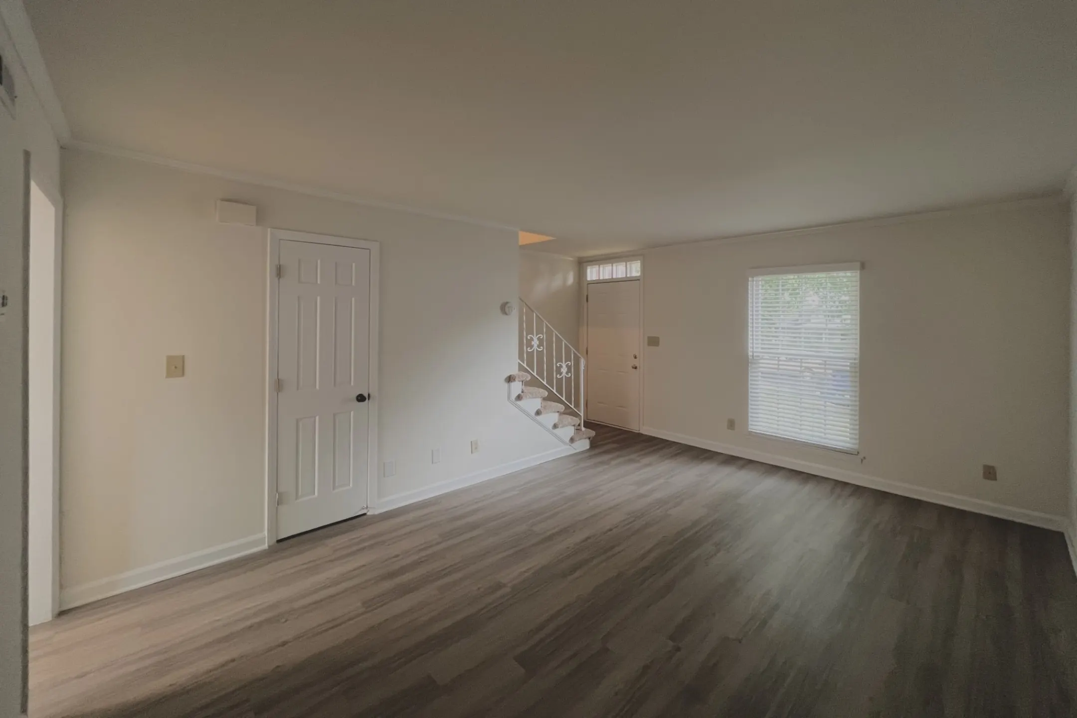 Living Room - Elmhurst Apartments - Charlotte, NC
