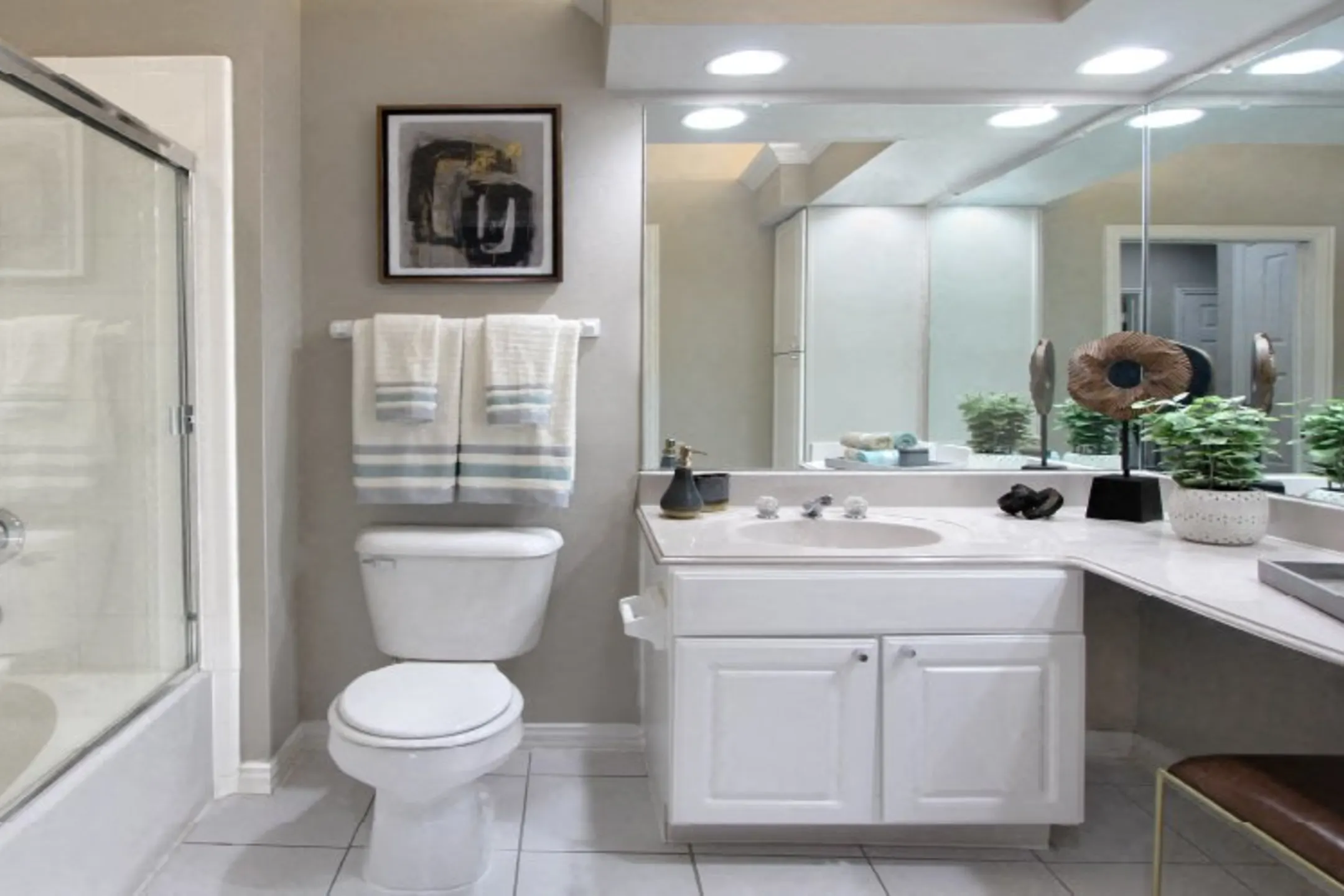 Saddlebrook Apartments Urbandale, IA 50322