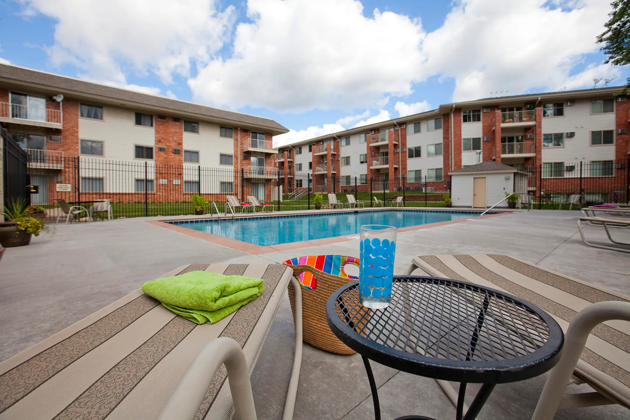 Parkwood Pointe Apartments Apartments Burnsville, MN 55337