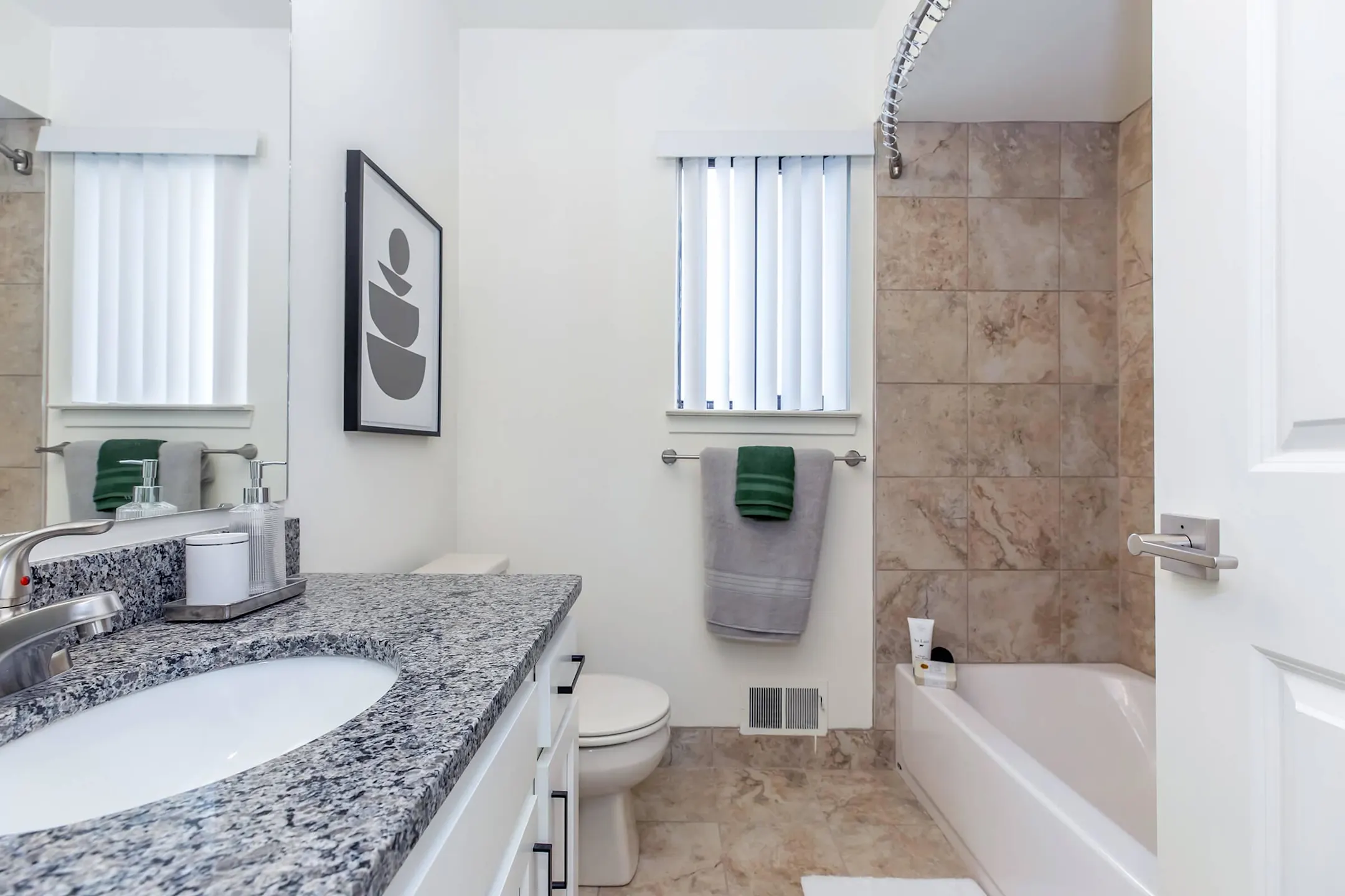 Bathroom - Manors At Knollwood - Clinton Township, MI