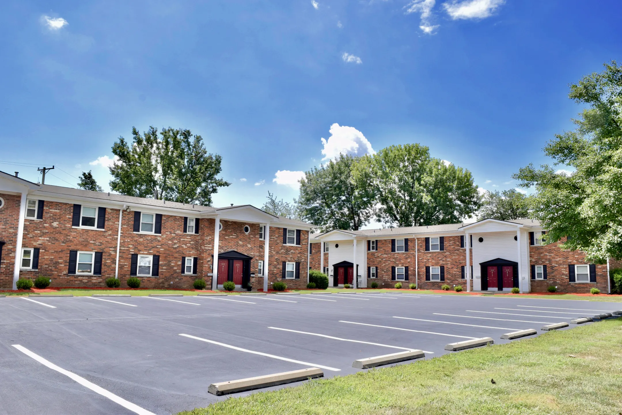 Building - Mayfair Apartments - Jeffersonville, IN