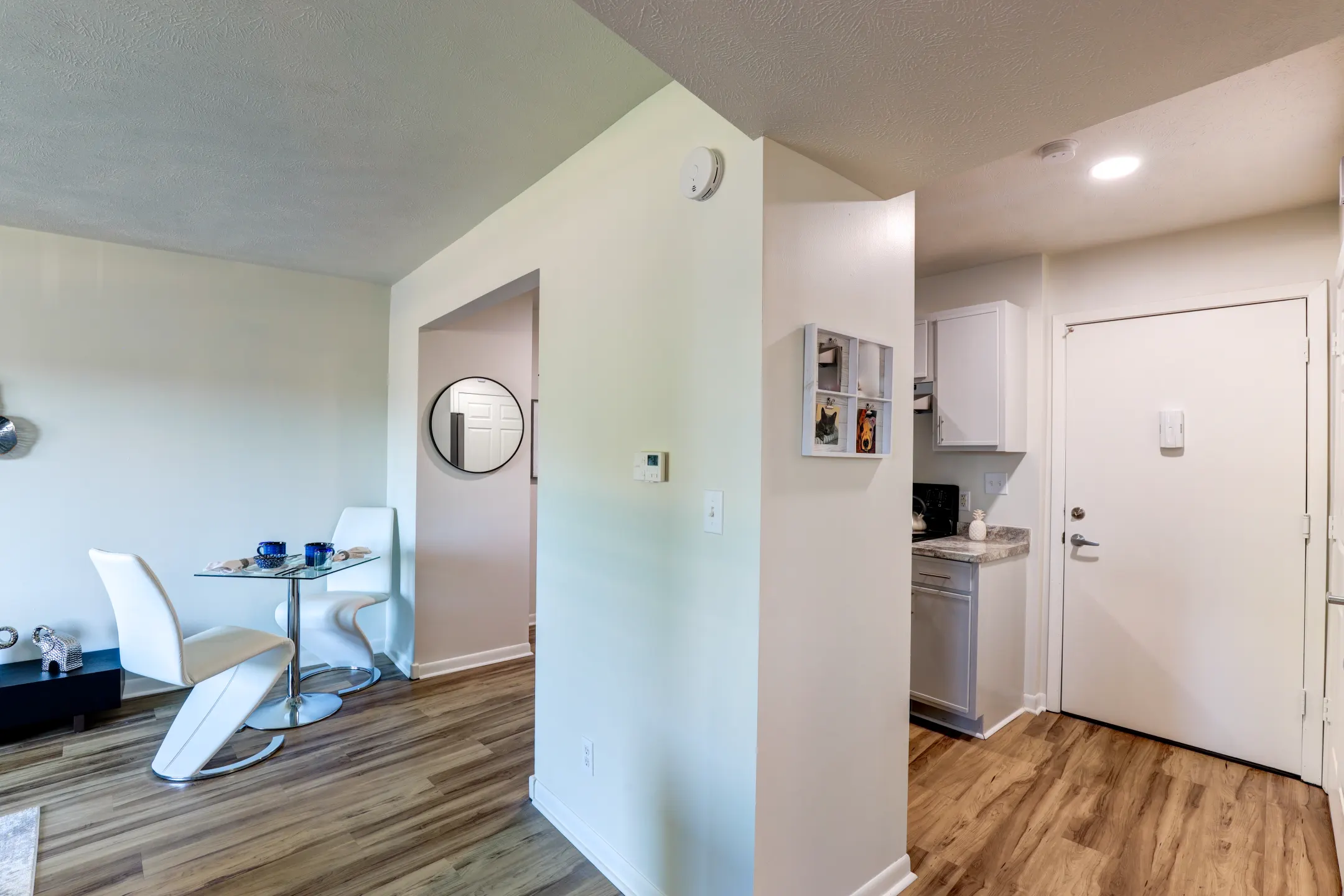 The Columns 2149 E Sunshine St Springfield, MO Apartments for Rent