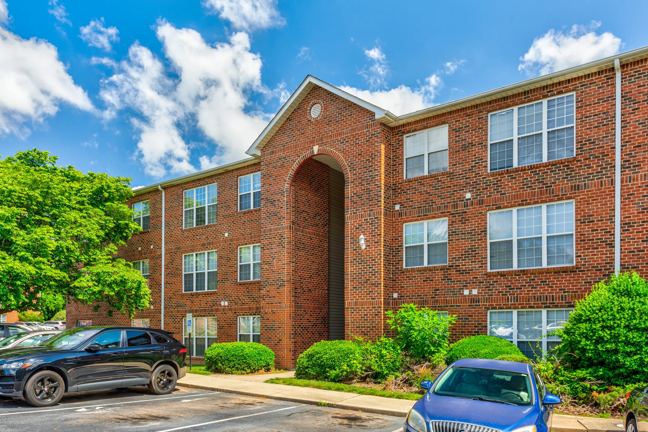 Grand Summit Apartments Greensboro, NC 27410