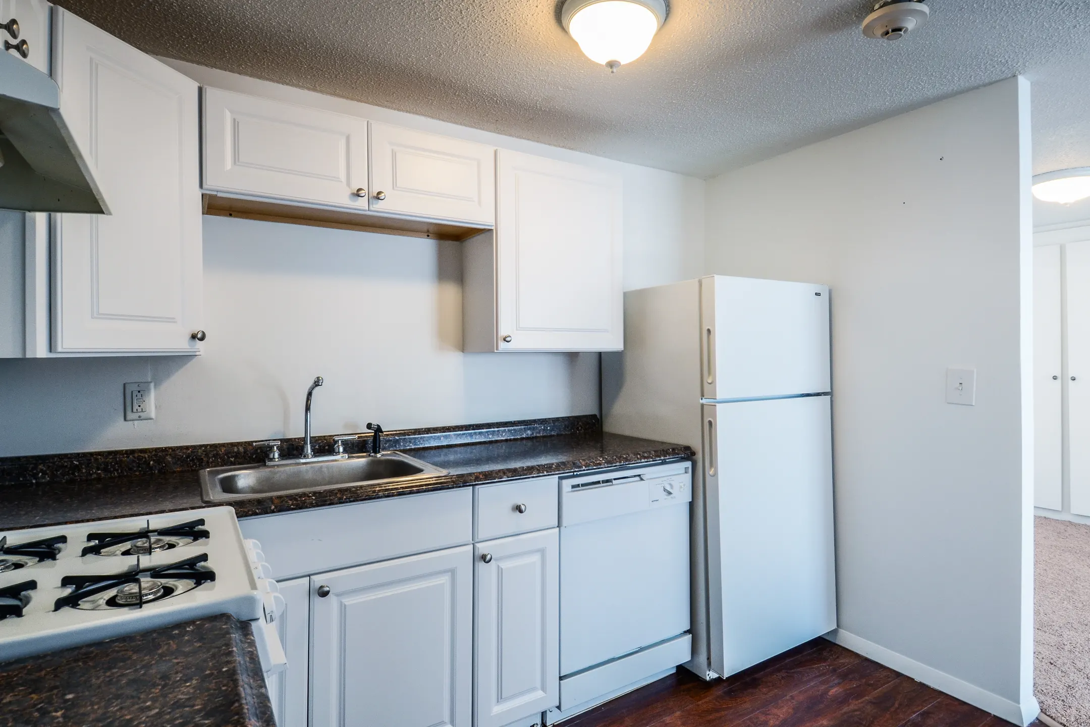 Kitchen - Sandy Lane Apartments - Warwick, RI