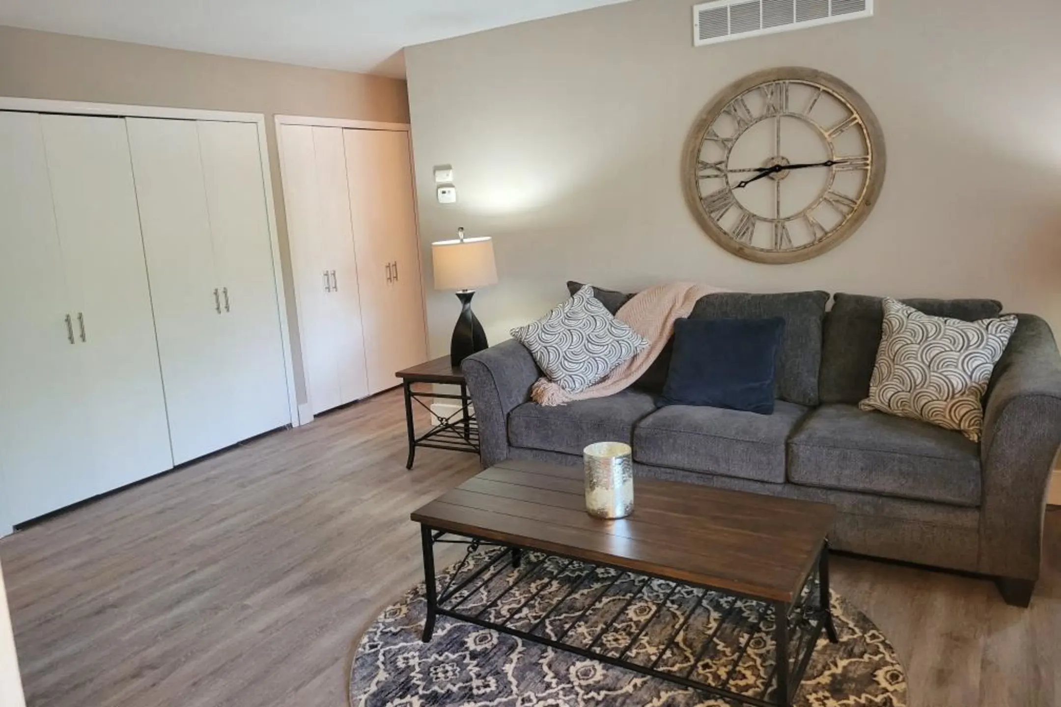 Carriage Hill 26322 Westphal St Dearborn Heights, MI Apartments for