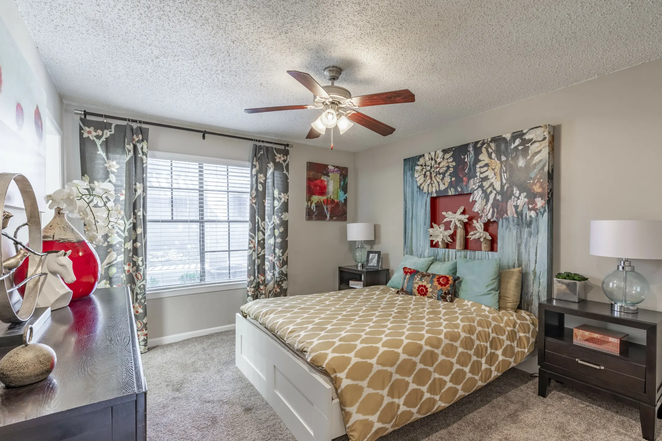 Bedroom - The Grand - San Antonio, TX