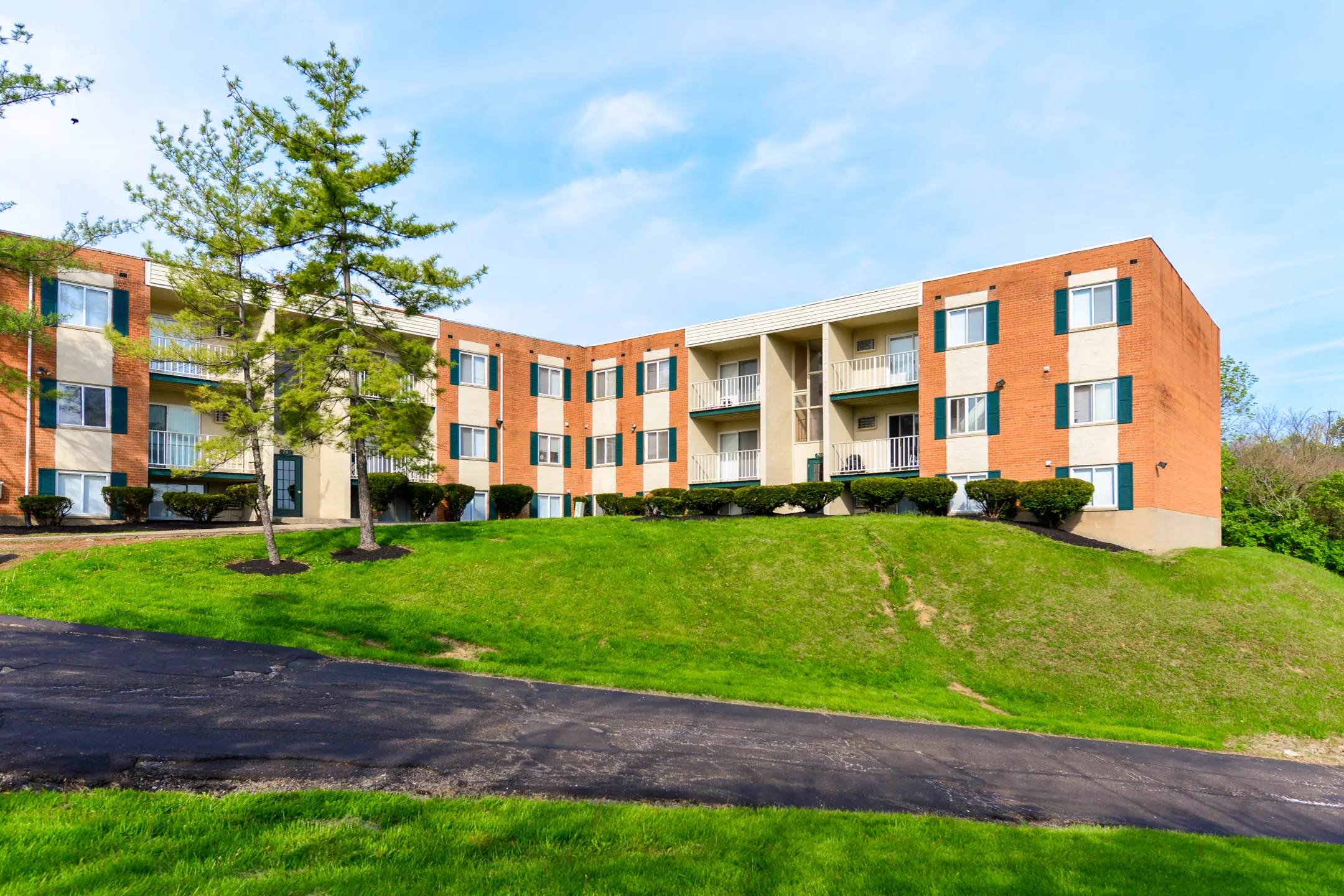 Winton Woods Apartments 4880 Winton Rd Cincinnati, OH Apartments