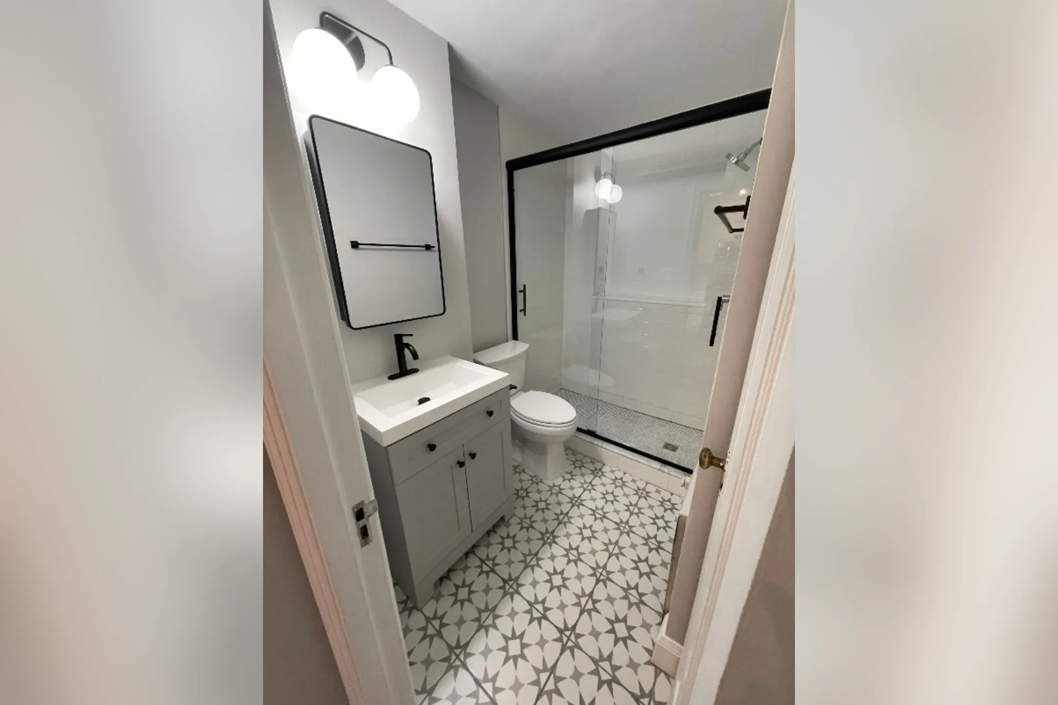 Bathroom - Hyde Park Terrace - Cincinnati, OH