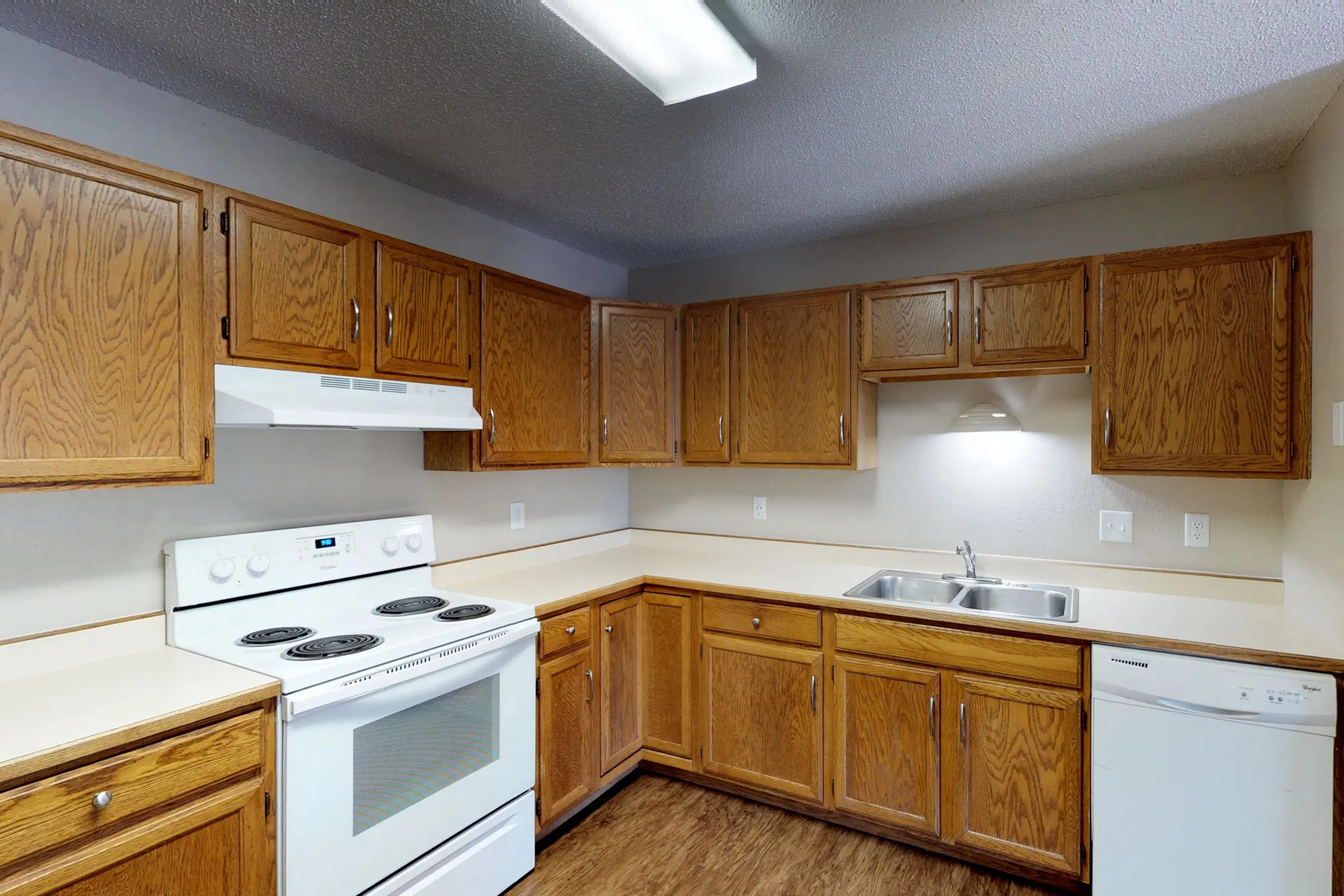 Kitchen - Oakwood Estates - Sioux Falls, SD